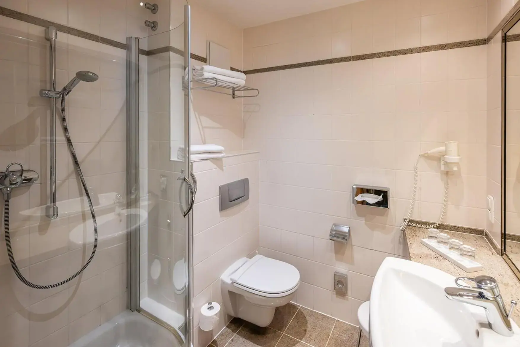 Triple room attic (no balcony) in Zeitgeist Rathen by STEIGER Hotels Triple room attic (no balcony) in Zeitgeist Rathen by STEIGER Hotels