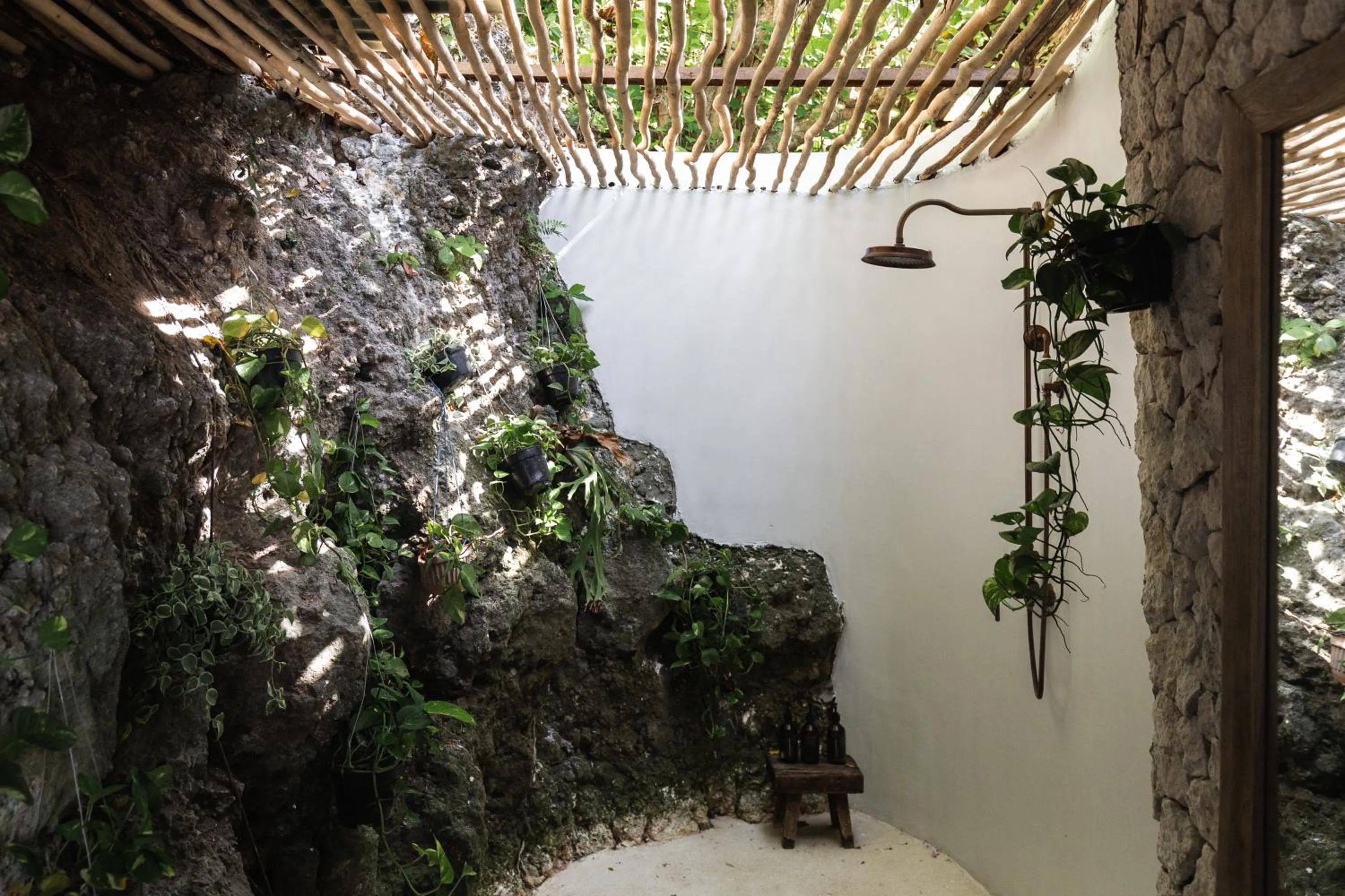 Bathroom in Uluwatu Surf Shack