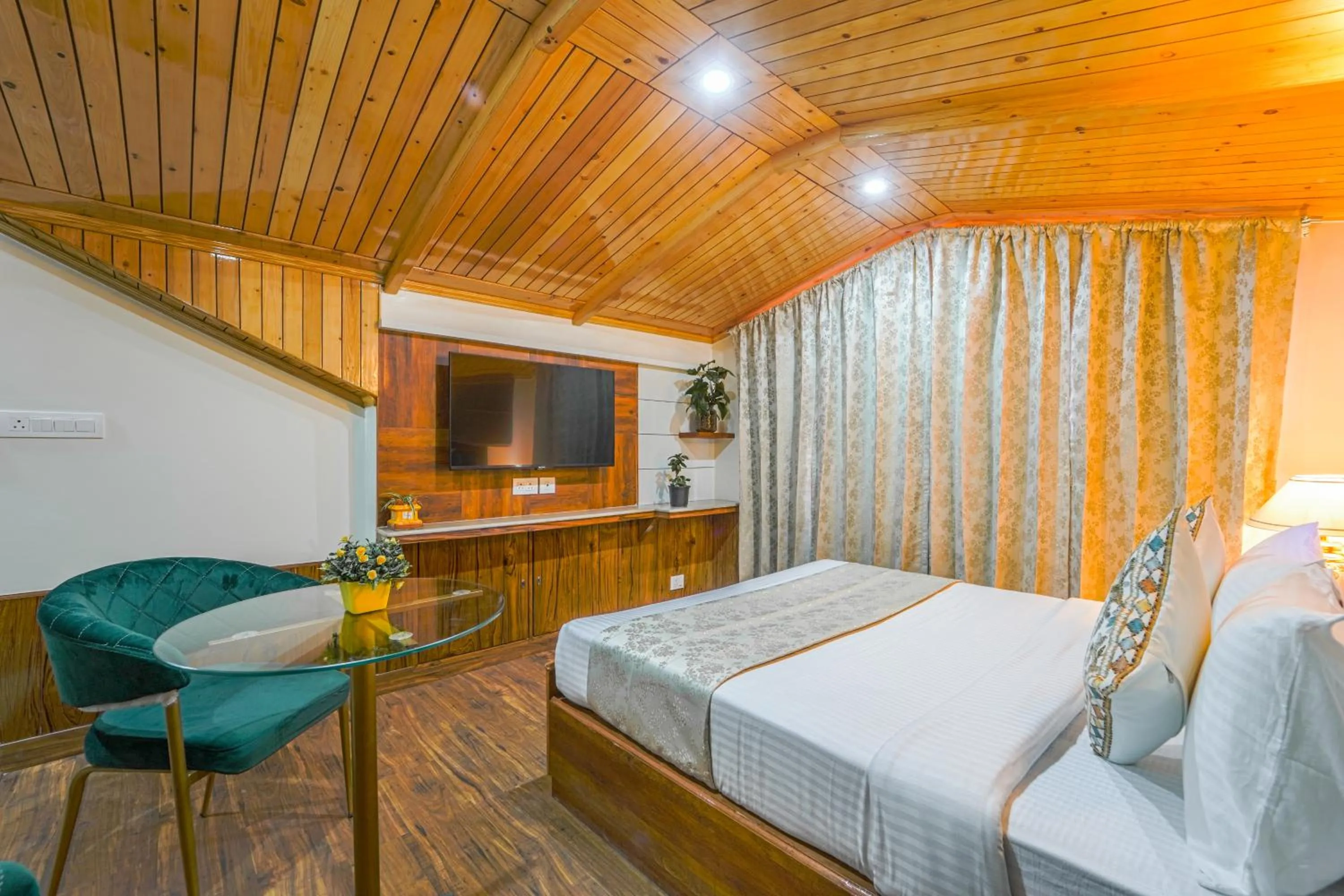 TV and multimedia, Bed in Singhs BnB by Lazy Getaways