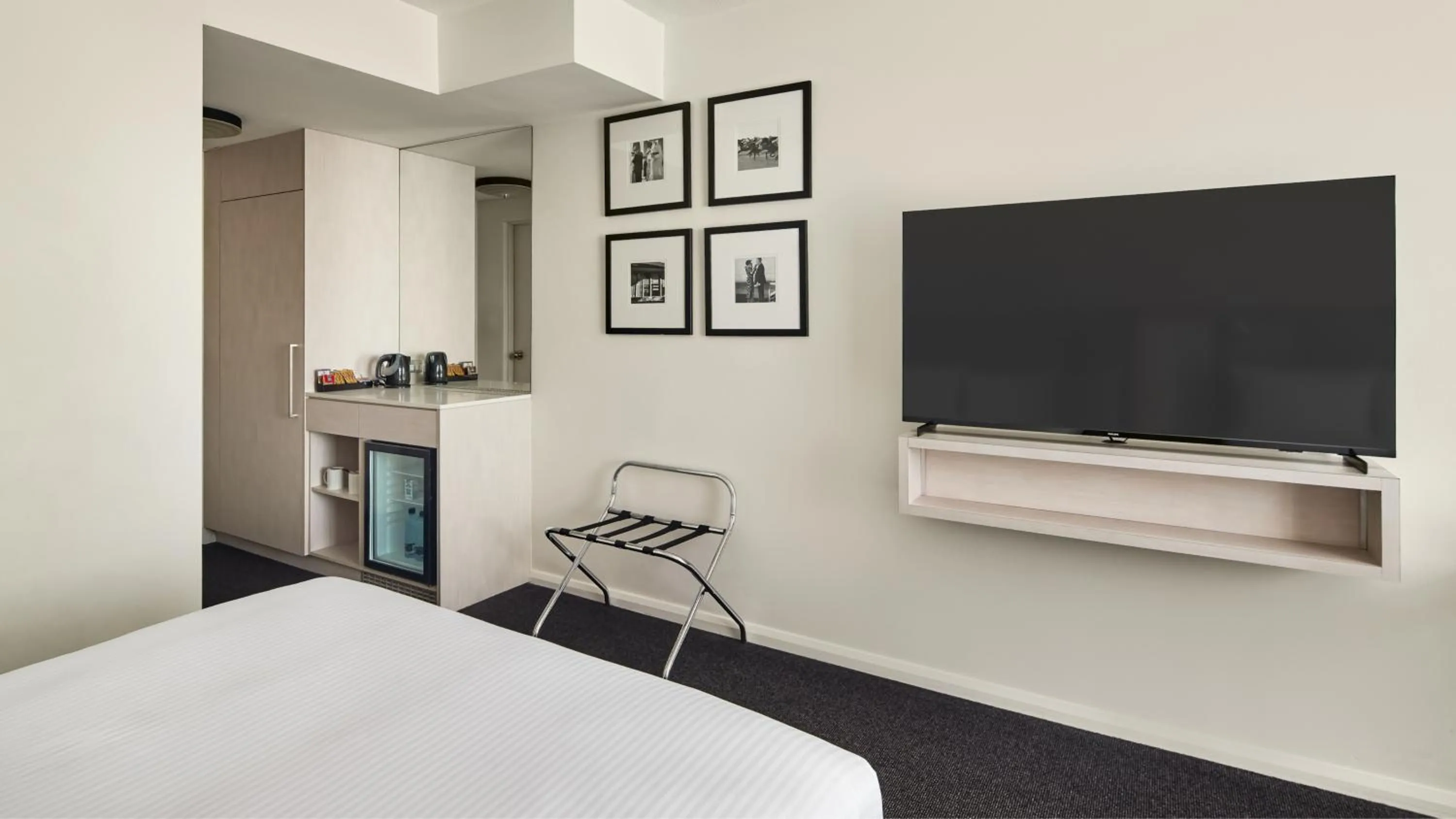TV and multimedia, Bed in Holiday Inn Warwick Farm by IHG
