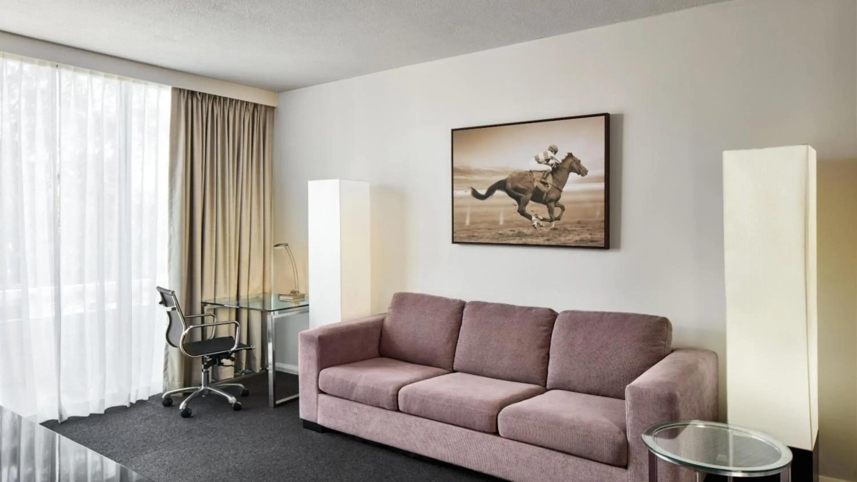 Living room in Holiday Inn Warwick Farm by IHG Living room in Holiday Inn Warwick Farm by IHG