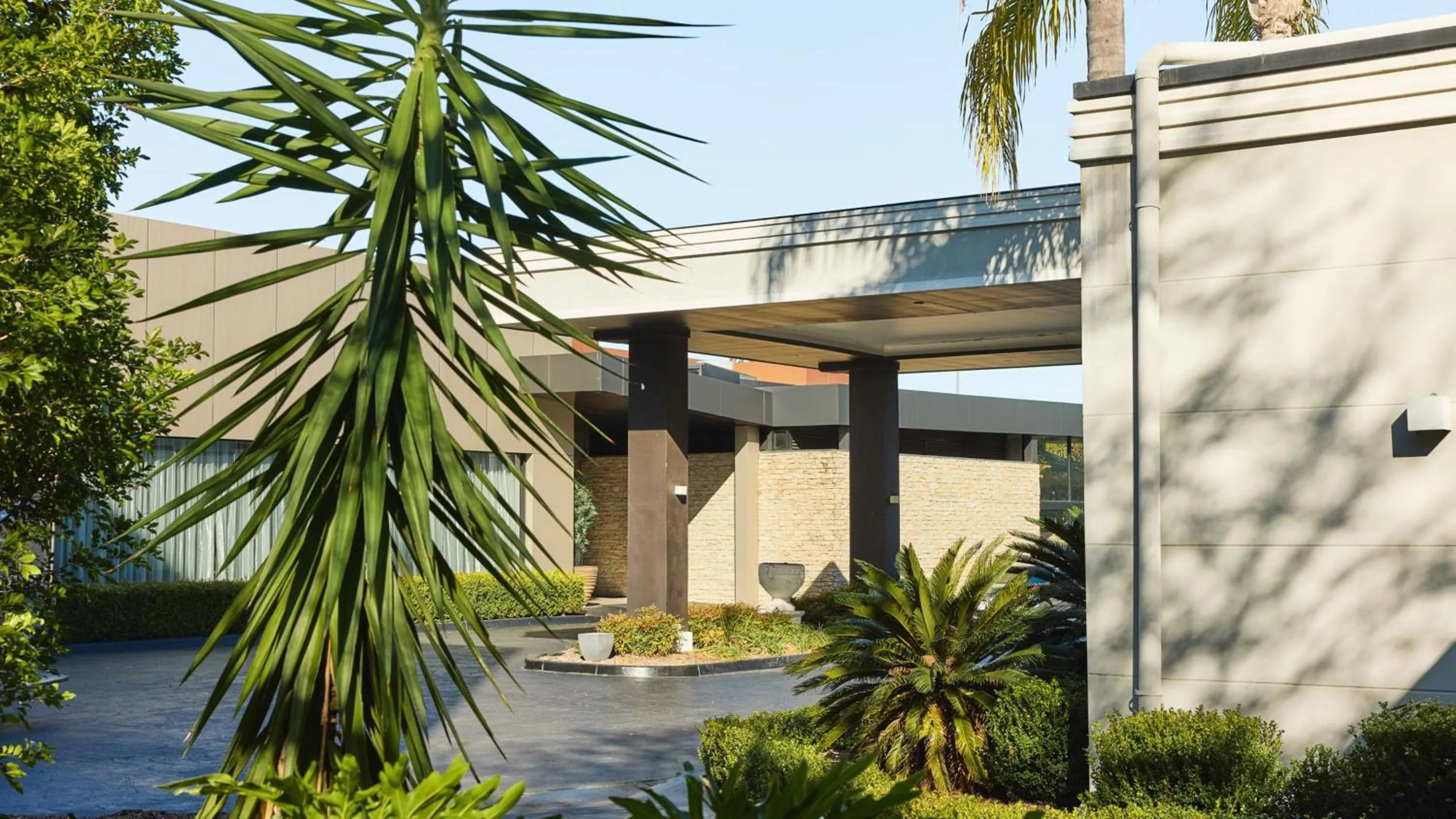 Property building in Holiday Inn Warwick Farm by IHG