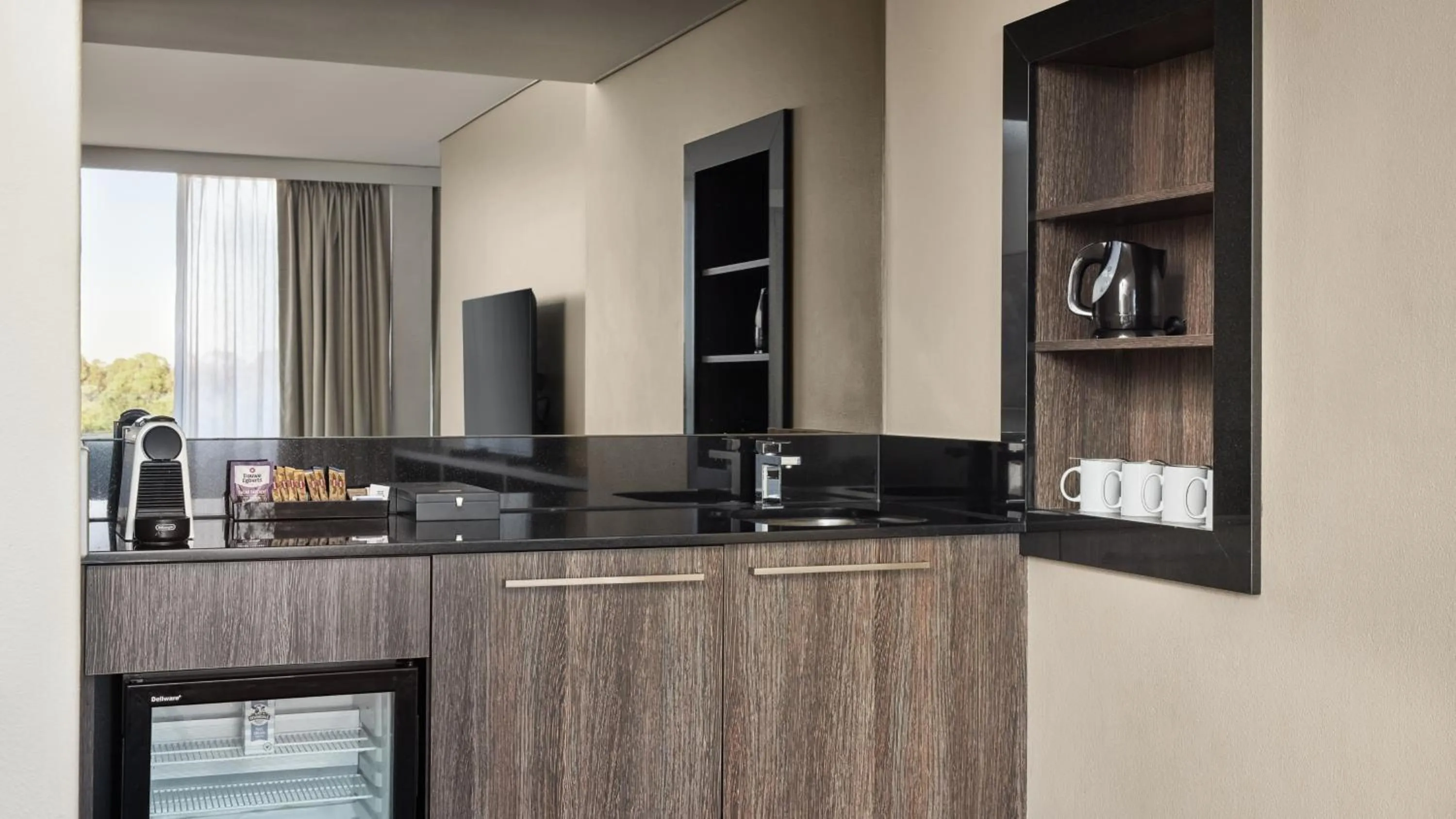 oven in Holiday Inn Warwick Farm by IHG