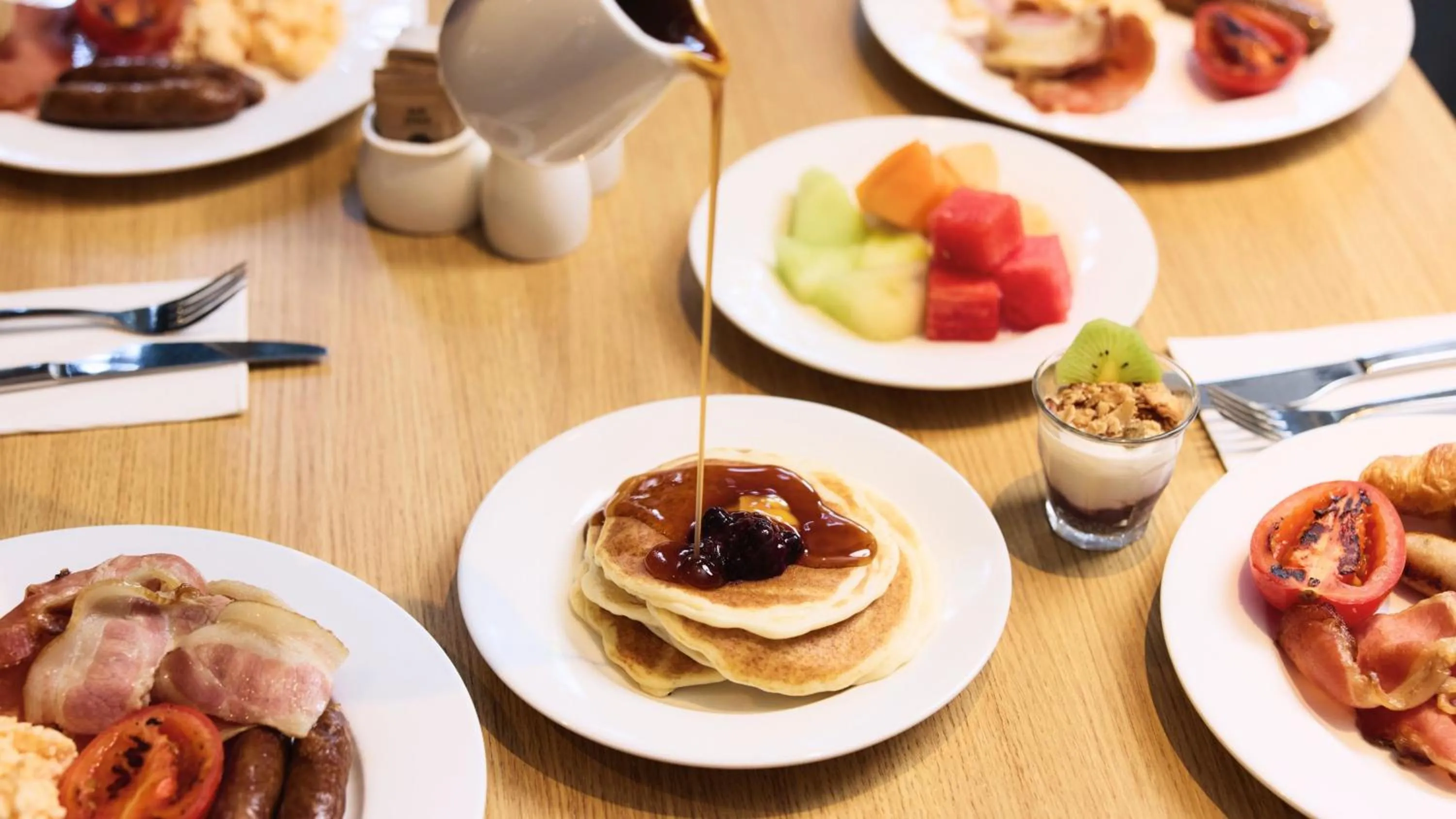 Breakfast in Holiday Inn Warwick Farm by IHG