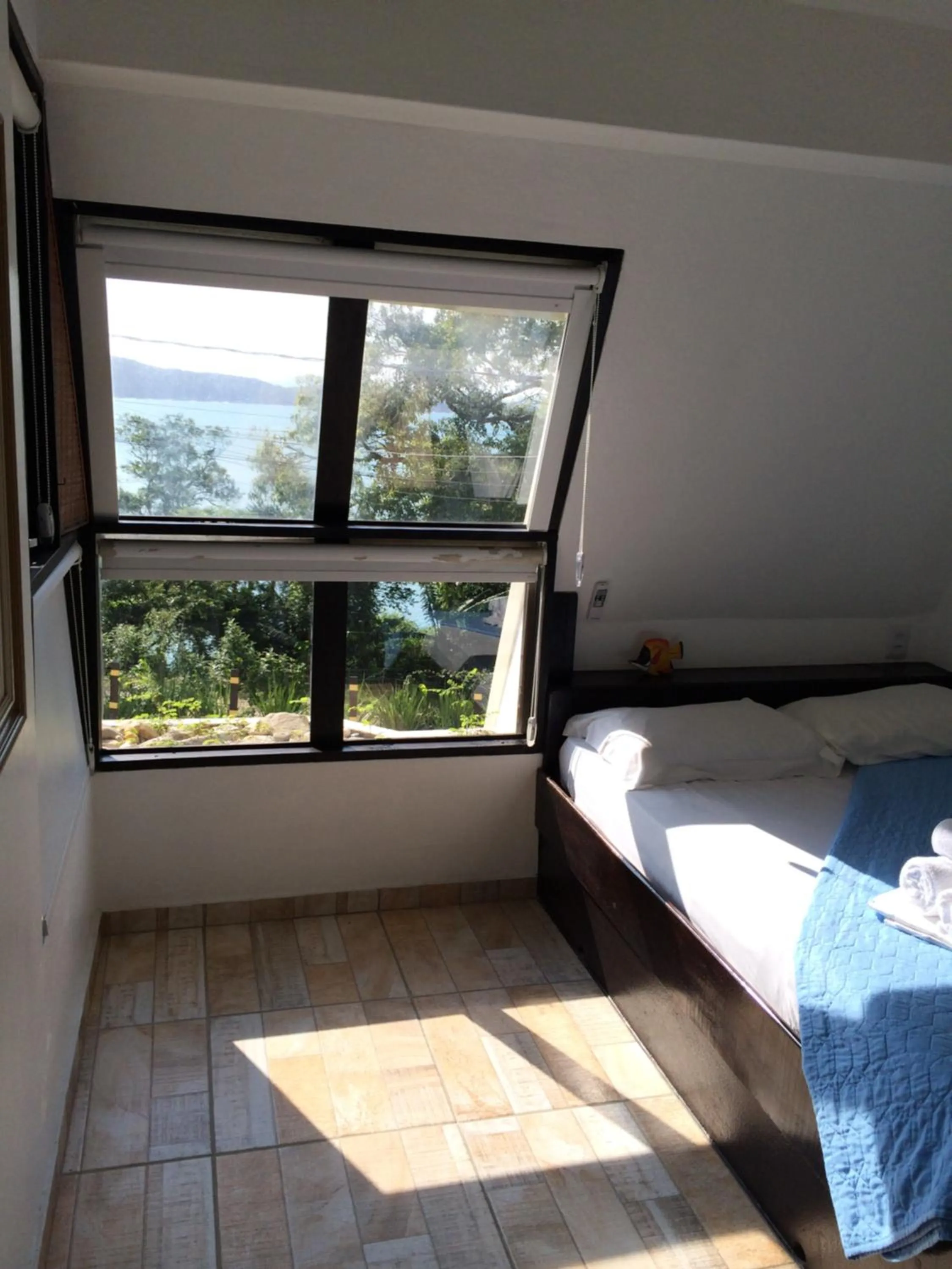 View (from property/room), Bed in Pousada Caminho do Mar