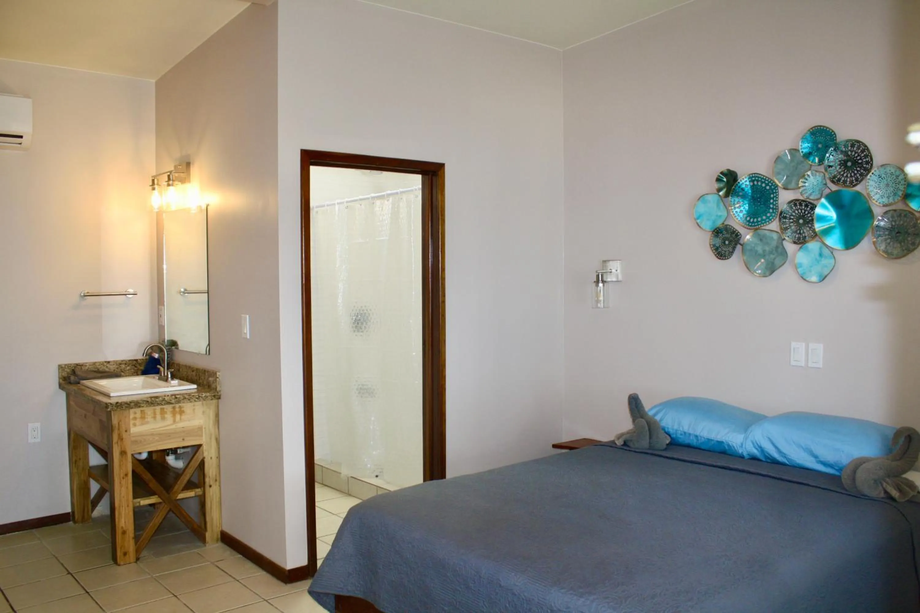 Bathroom, Bed in Holiday Hotel