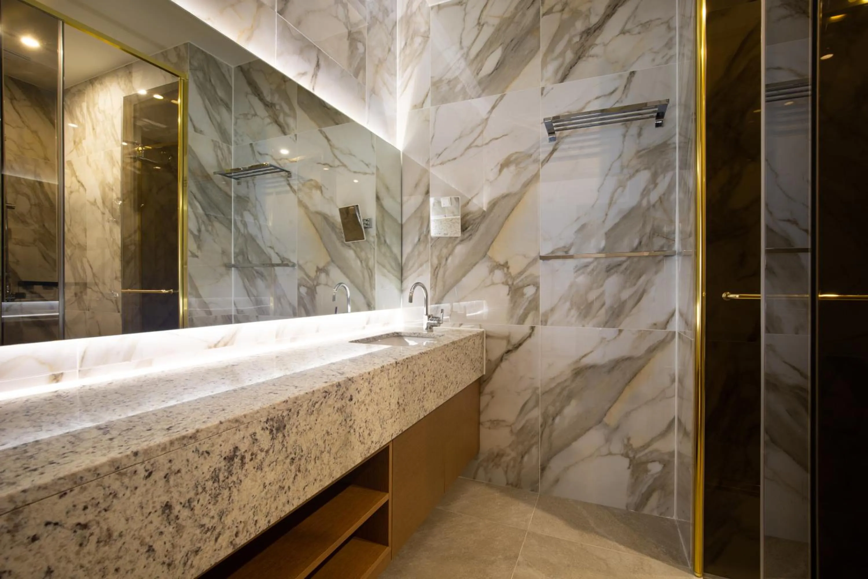 Toilet in Jeonju Tourist Hotel kkotsim