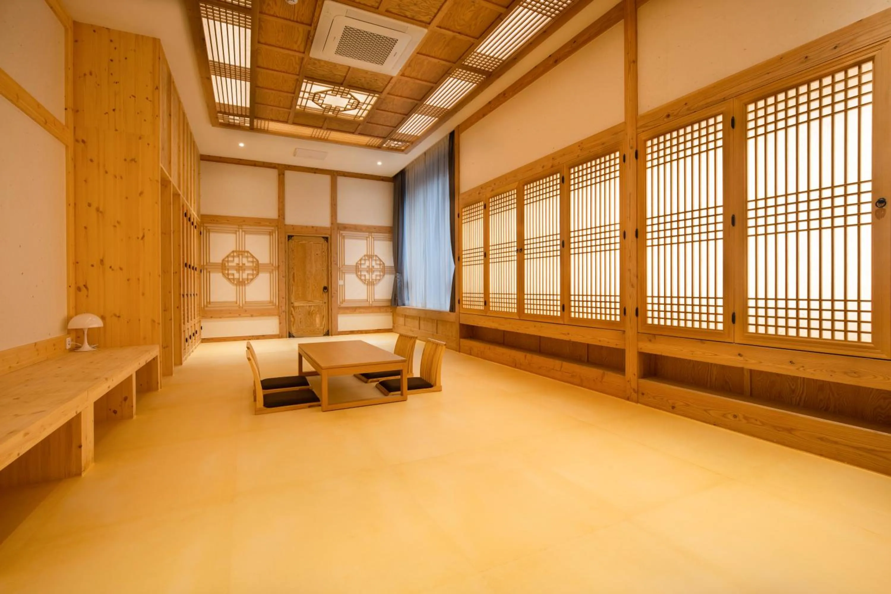 Photo of the whole room in Jeonju Tourist Hotel kkotsim