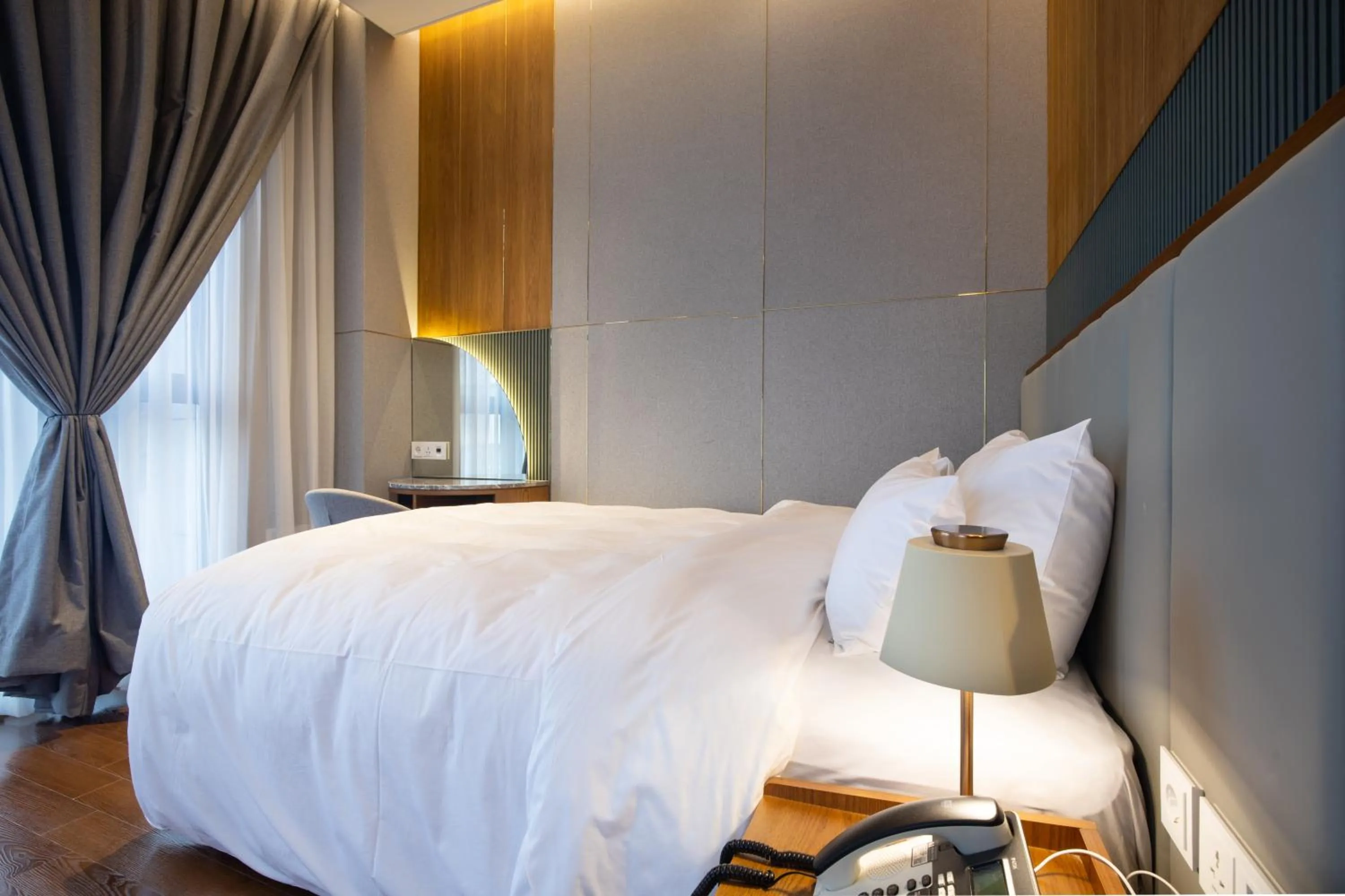 Photo of the whole room, Bed in Jeonju Tourist Hotel kkotsim