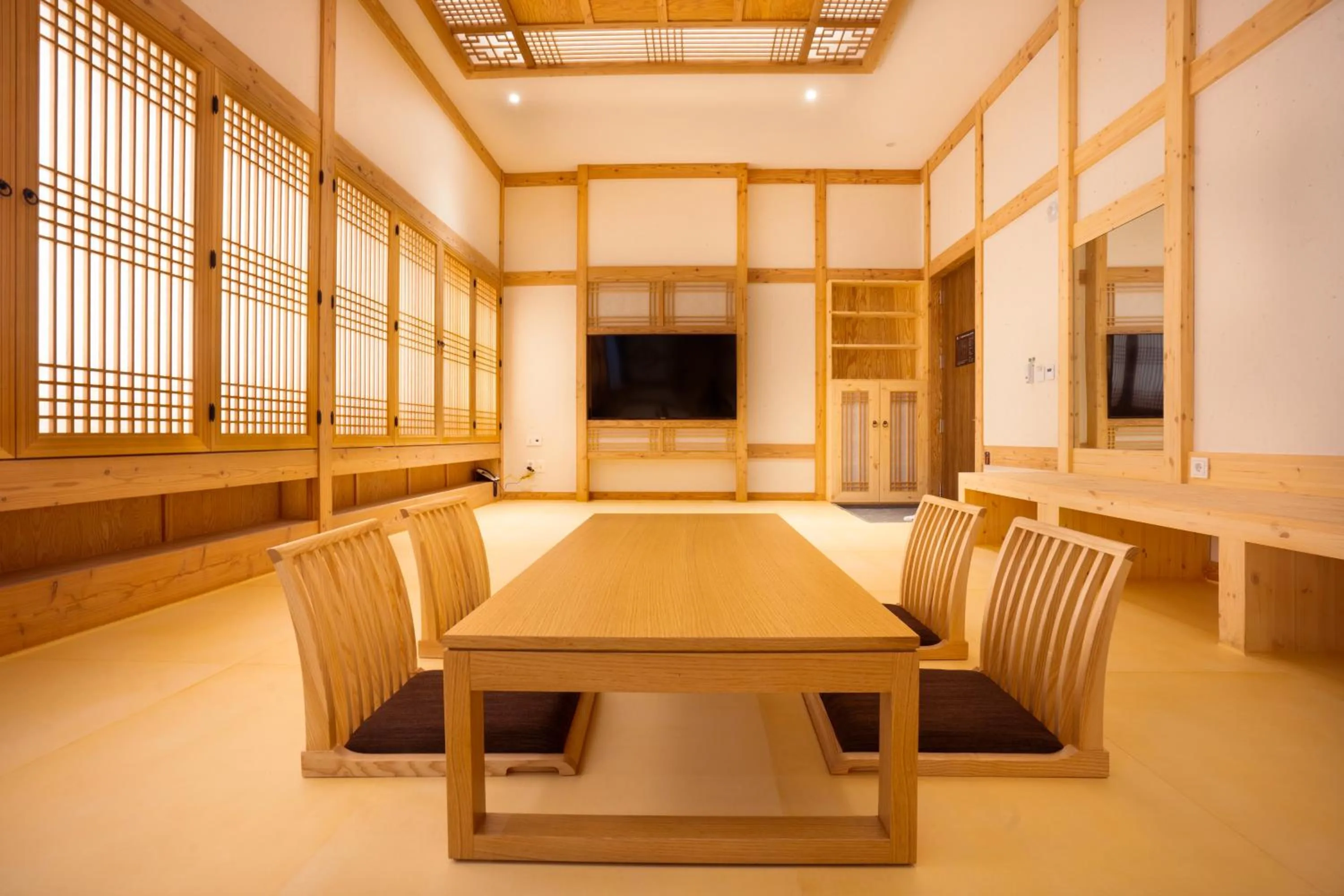 Photo of the whole room in Jeonju Tourist Hotel kkotsim