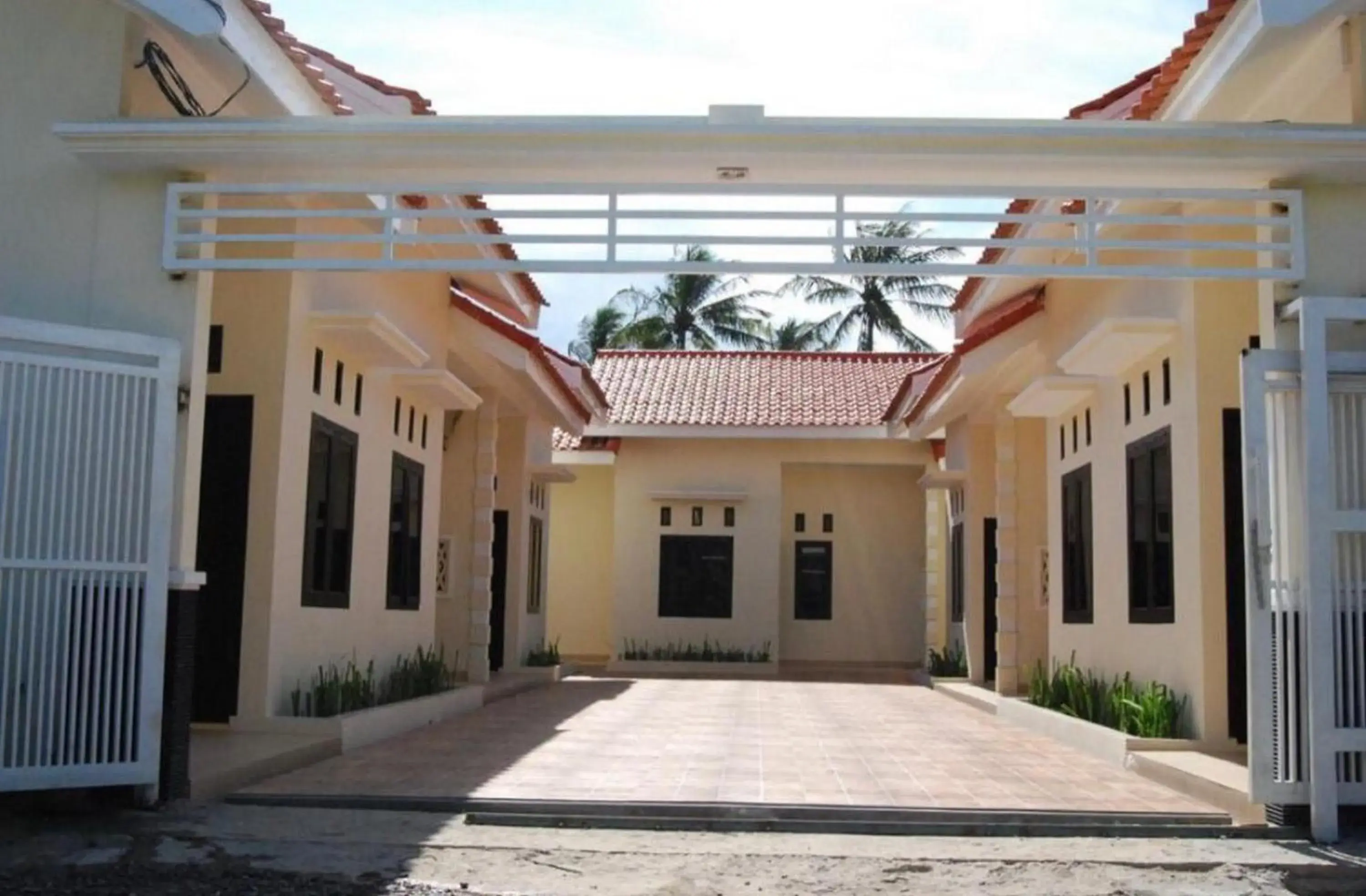 Facade/entrance in Graha HT Sumantri Mitra RedDoorz Facade/entrance in Graha HT Sumantri Mitra RedDoorz