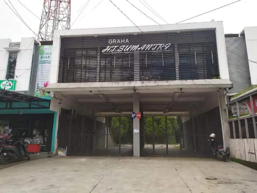 Property building in Graha HT Sumantri Mitra RedDoorz Property building in Graha HT Sumantri Mitra RedDoorz