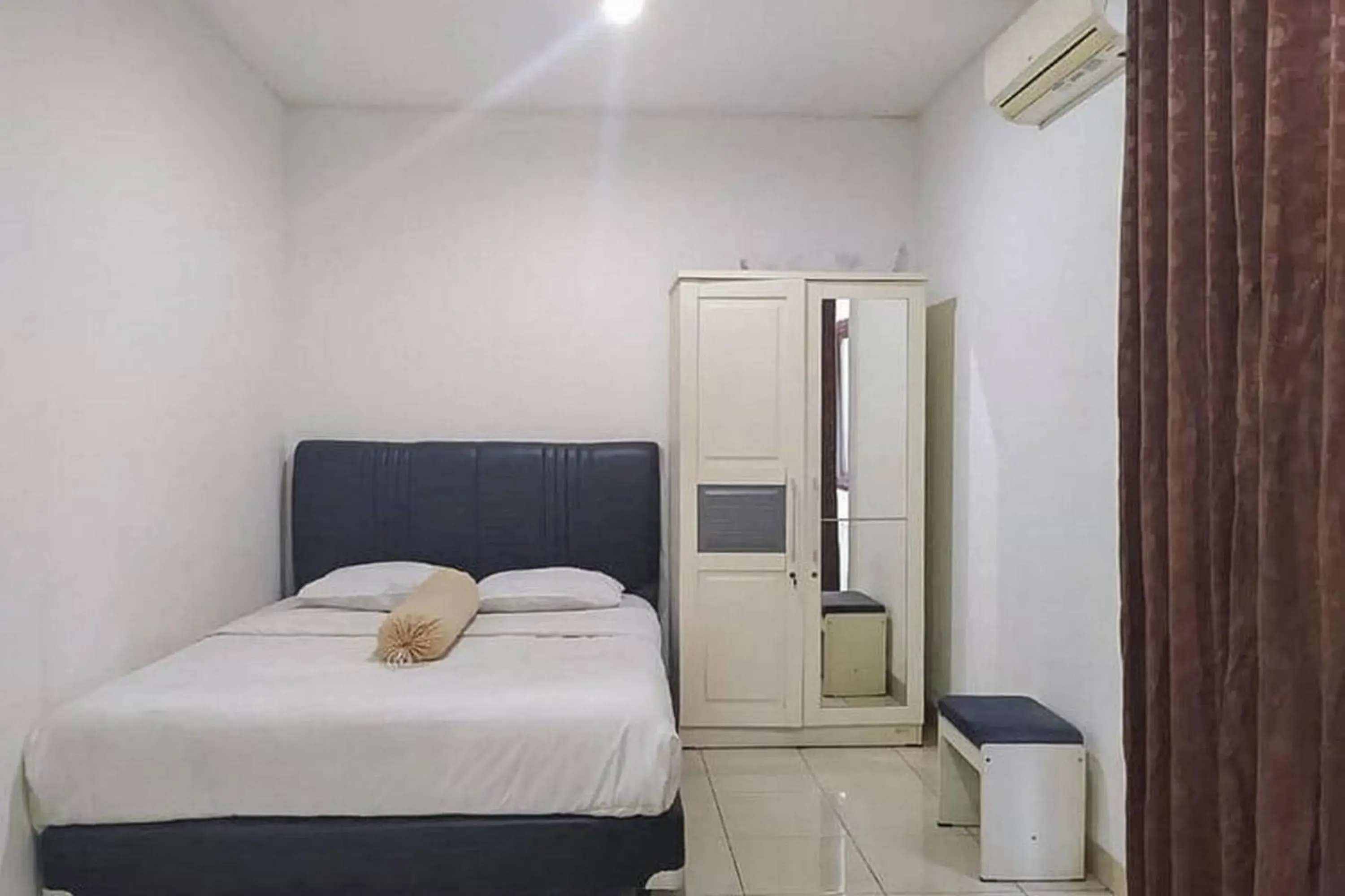 Bedroom, Bed in Graha HT Sumantri Mitra RedDoorz Bedroom, Bed in Graha HT Sumantri Mitra RedDoorz