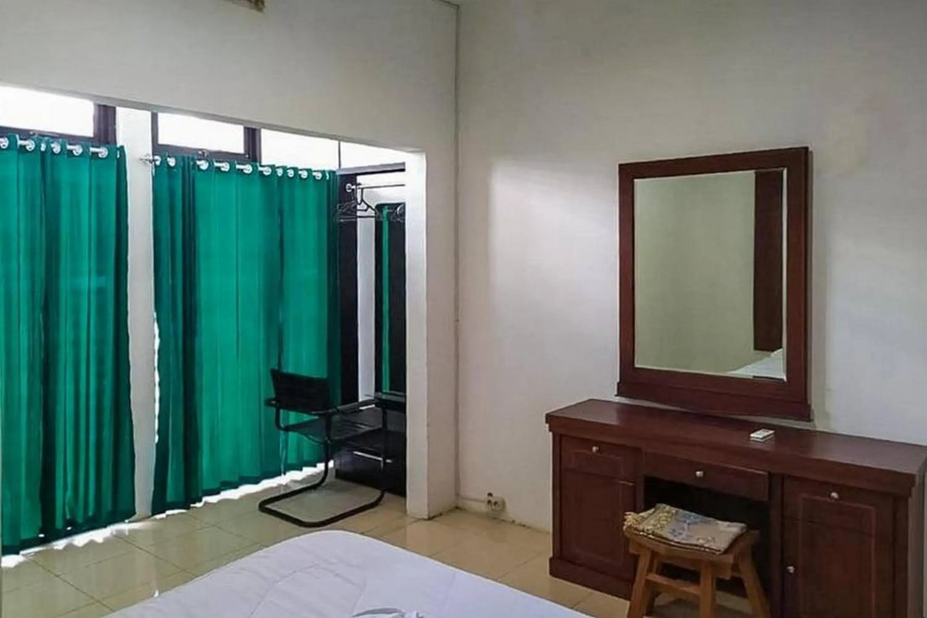Bedroom, Bed in Graha HT Sumantri Mitra RedDoorz Bedroom, Bed in Graha HT Sumantri Mitra RedDoorz