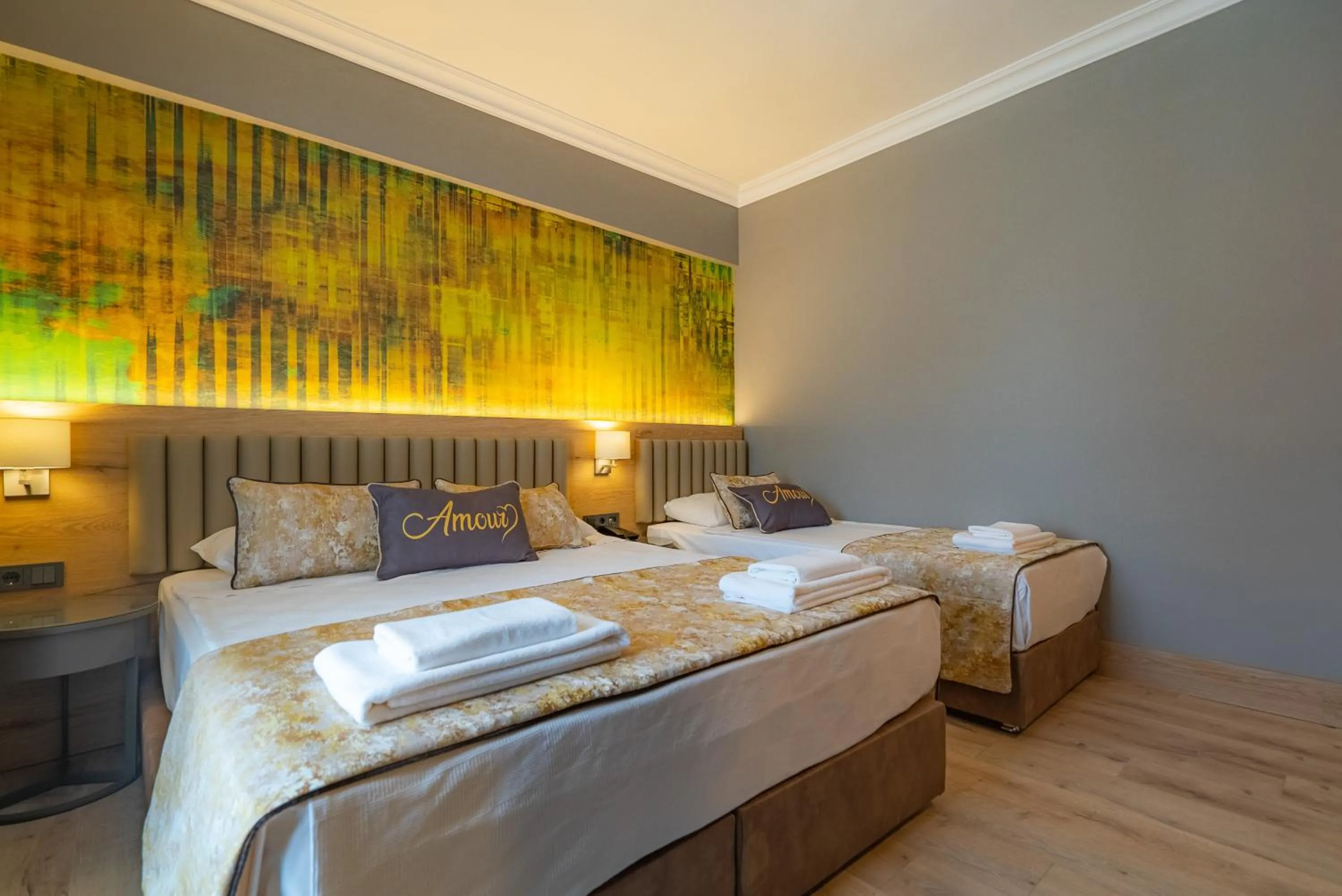 Bed in Side Amour Hotel