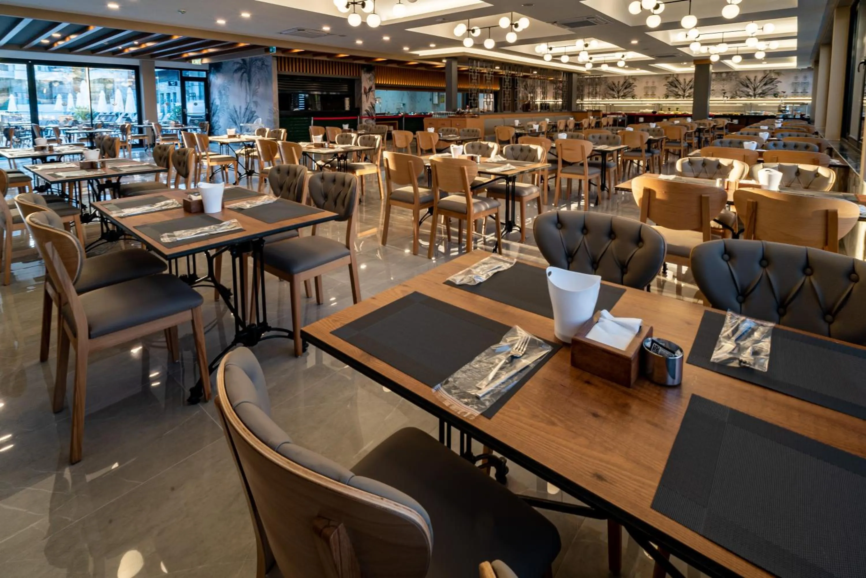 Restaurant/places to eat in Side Amour Hotel