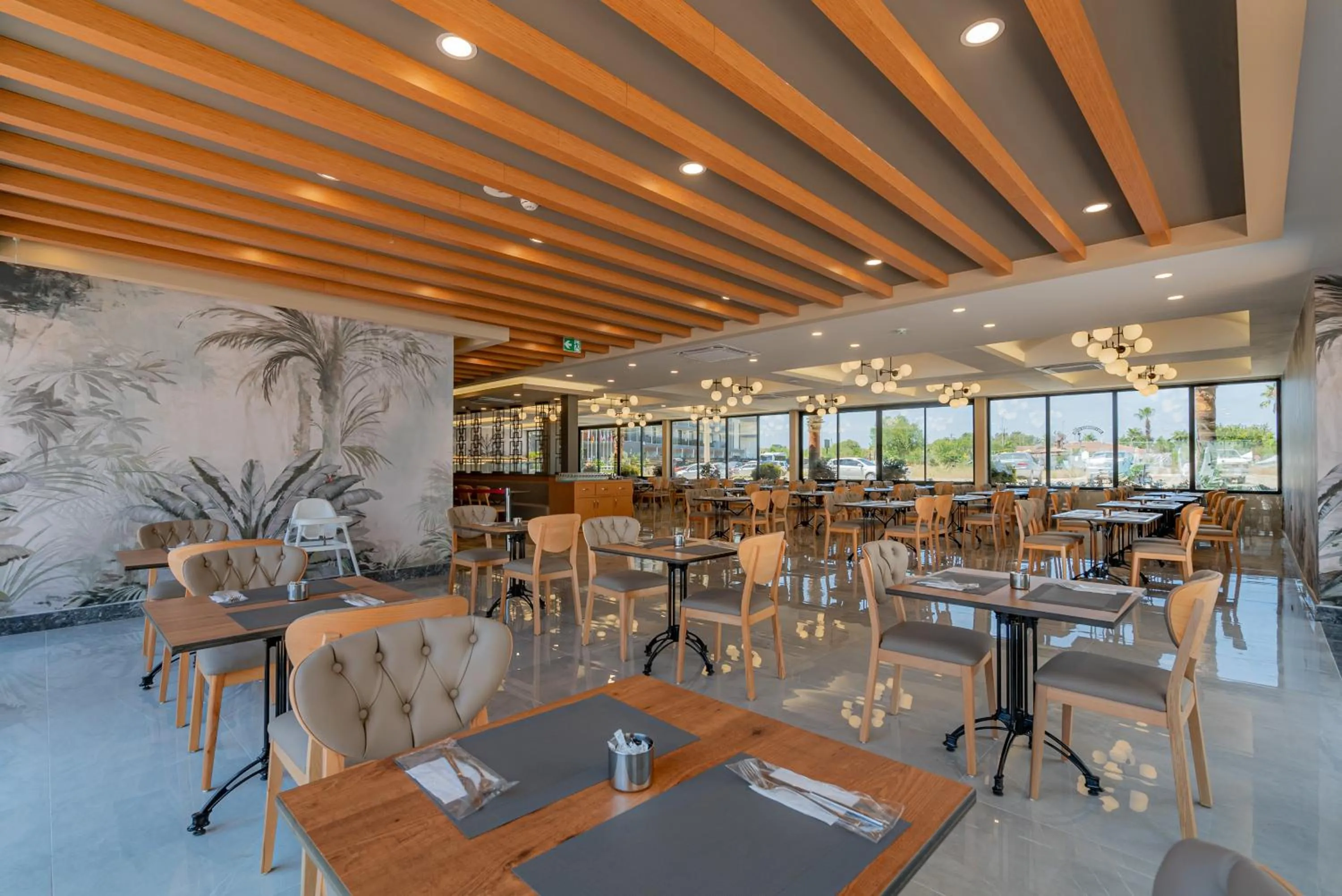 Restaurant/places to eat in Side Amour Hotel