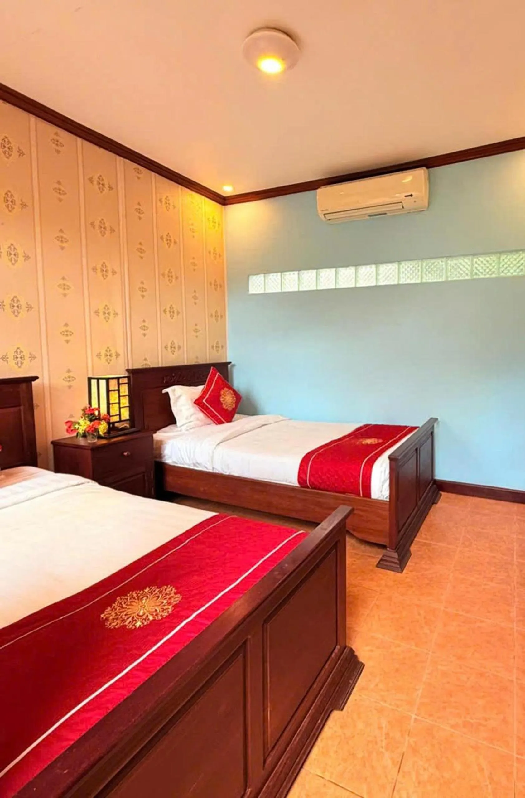 Photo of the whole room, Bed in Luang Prabang Manichan Villa