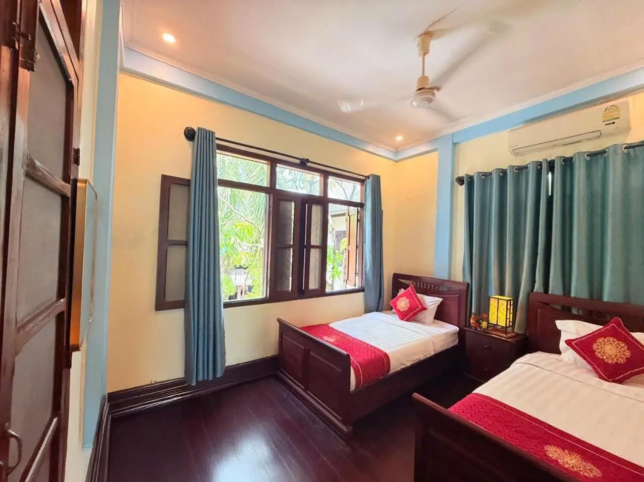 Photo of the whole room, Bed in Luang Prabang Manichan Villa