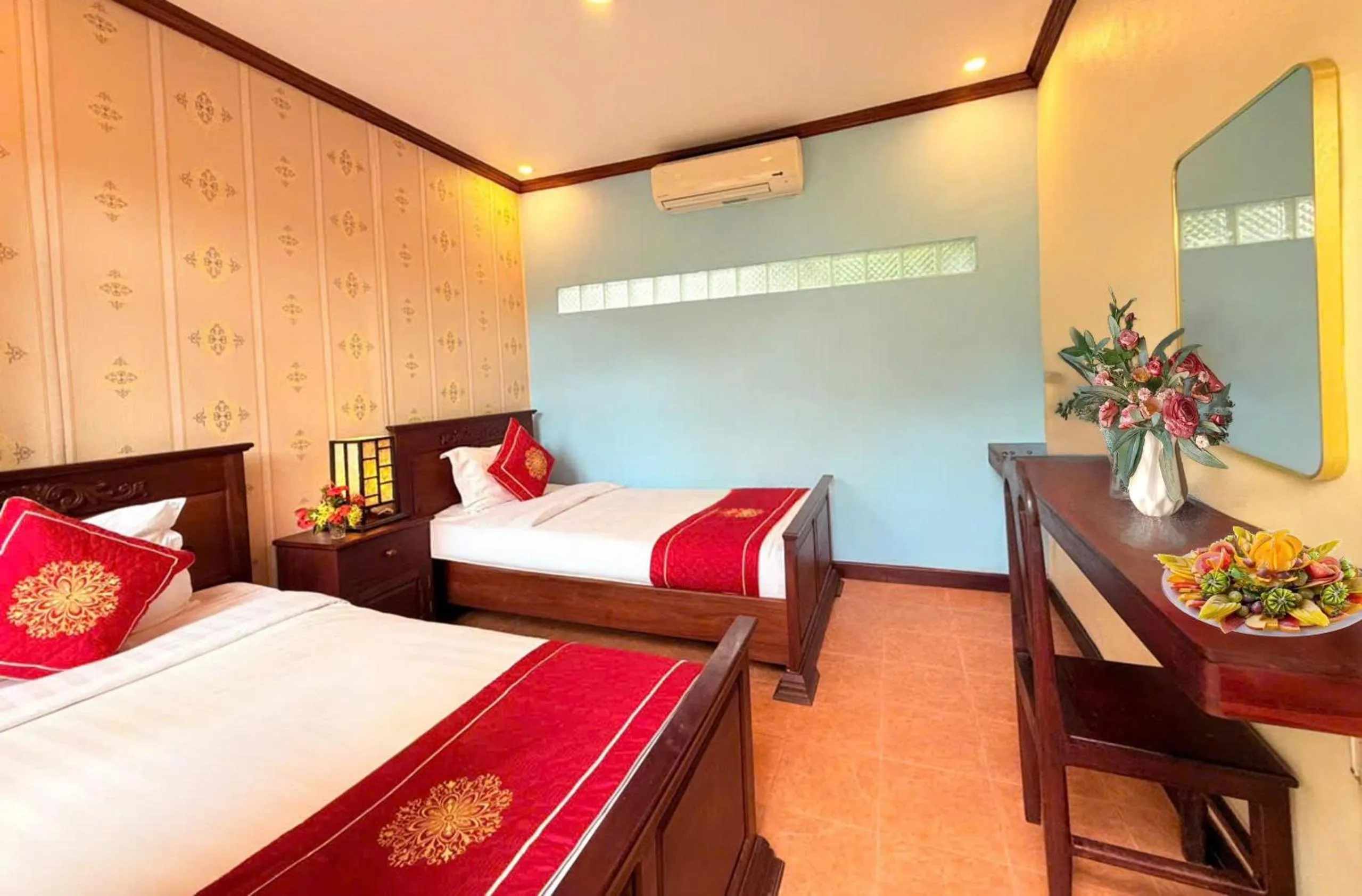 Photo of the whole room, Bed in Luang Prabang Manichan Villa