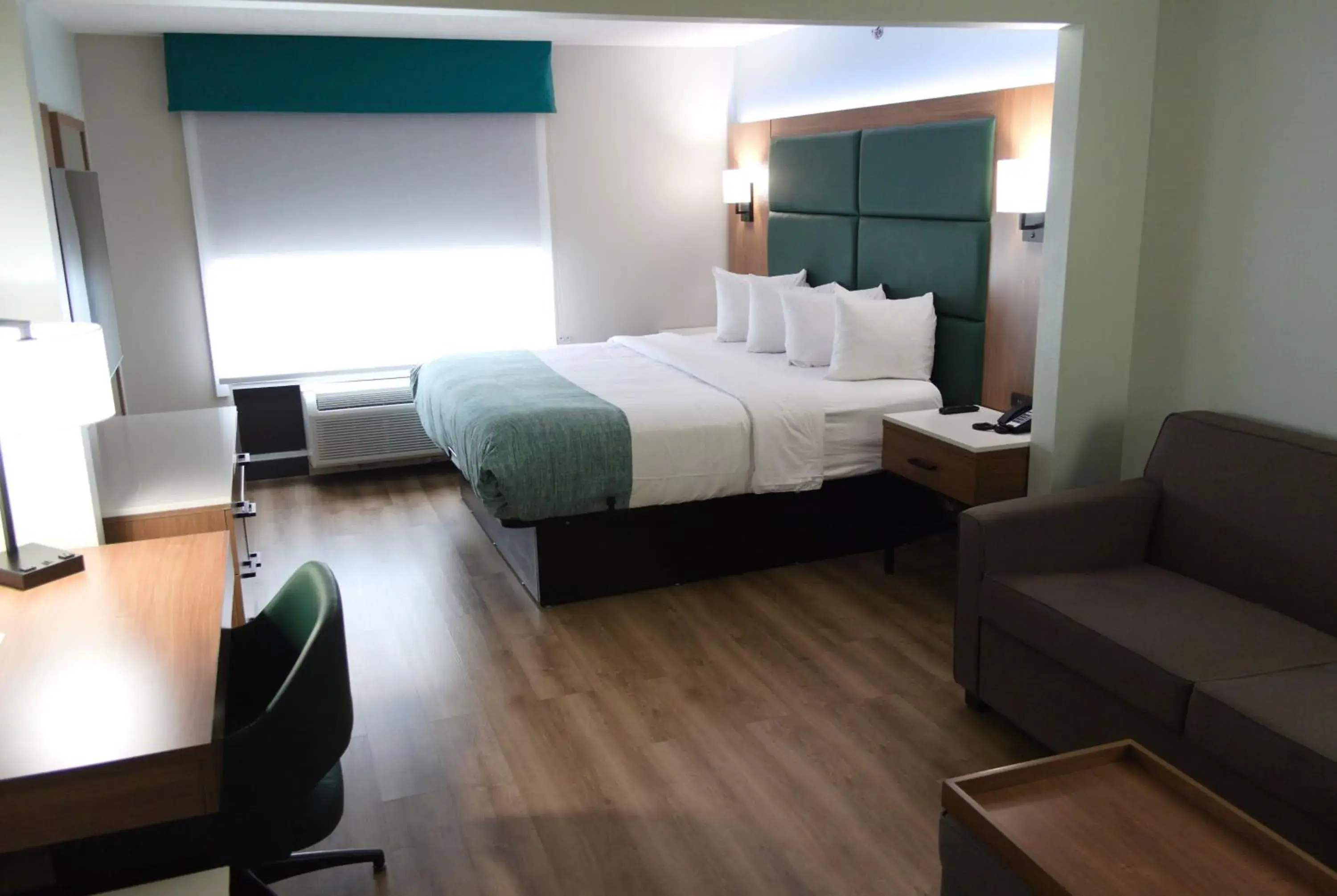 King Room - Non-Smoking in Wingate by Wyndham Parkersburg-Vienna King Room - Non-Smoking in Wingate by Wyndham Parkersburg-Vienna