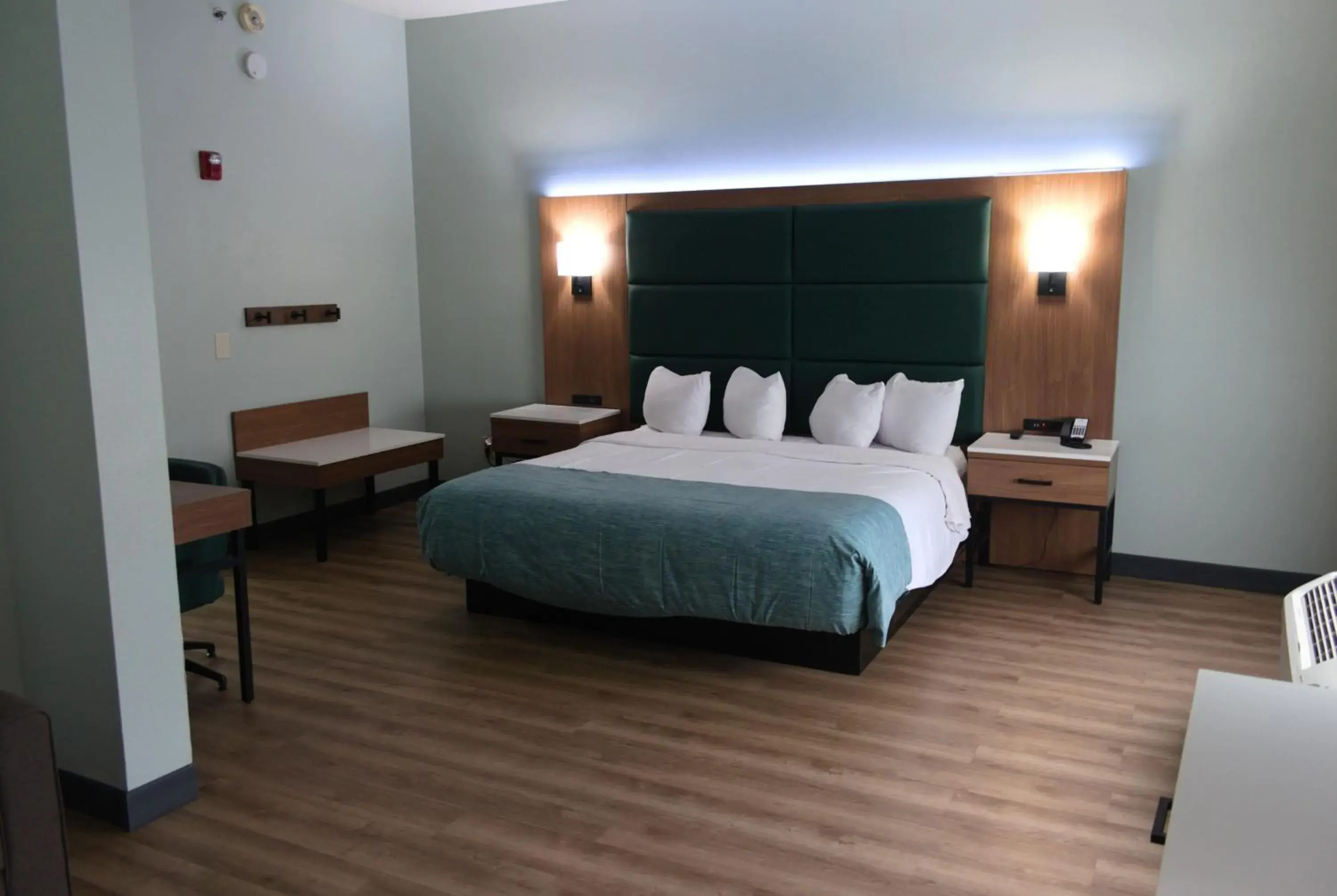 King Studio Suite with Walk-In Shower - Mobility Accessible/Non-Smoking in Wingate by Wyndham Parkersburg-Vienna King Studio Suite with Walk-In Shower - Mobility Accessible/Non-Smoking in Wingate by Wyndham Parkersburg-Vienna
