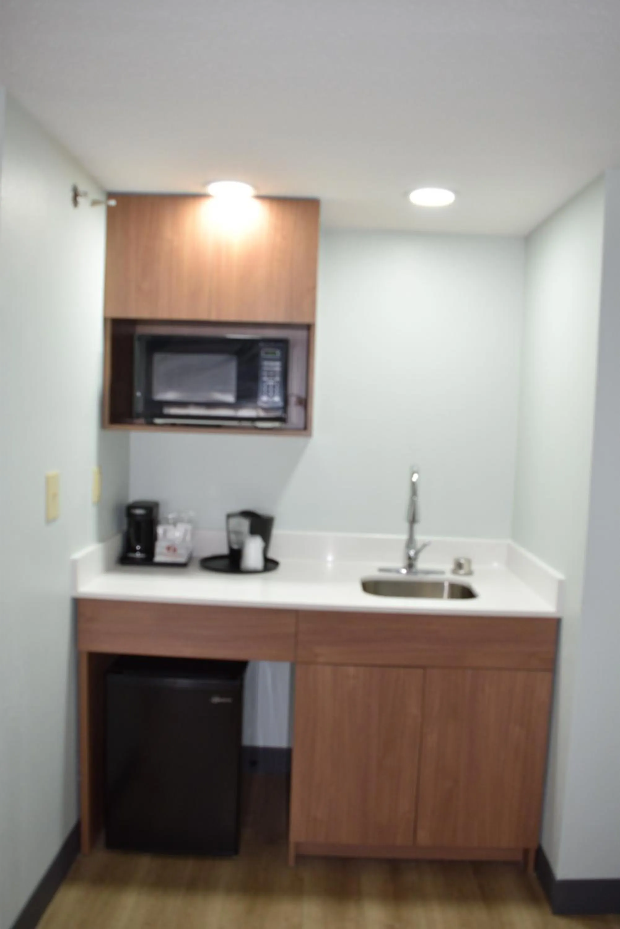 Living room in Wingate by Wyndham Parkersburg-Vienna