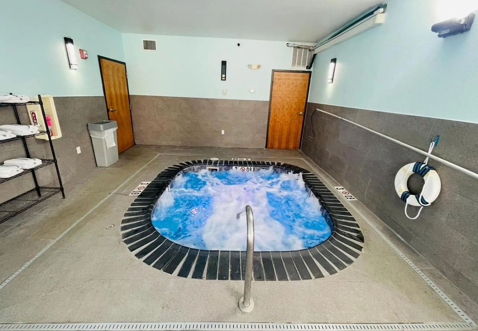 Hot Tub in Wingate by Wyndham Parkersburg-Vienna