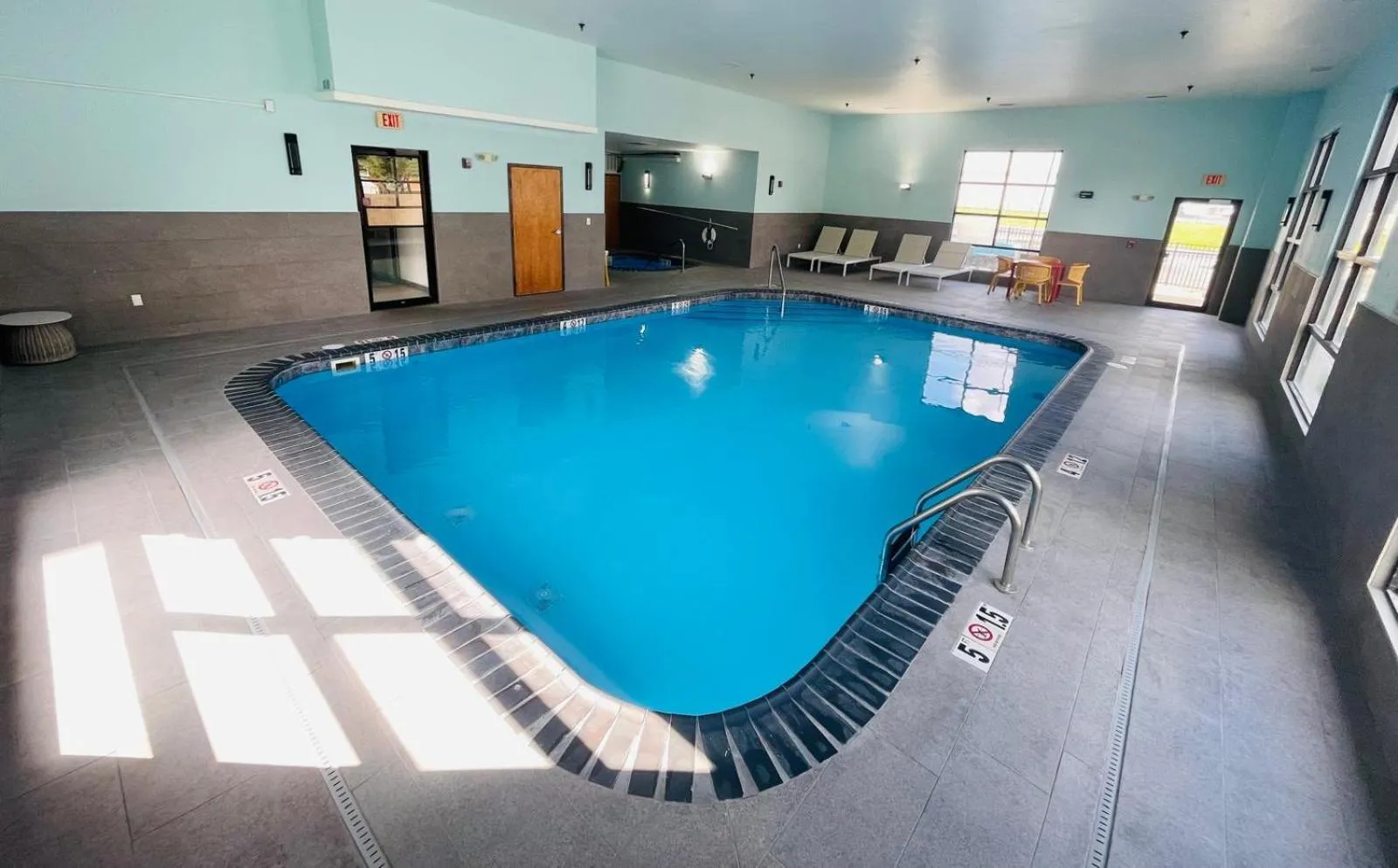 Swimming pool in Wingate by Wyndham Parkersburg-Vienna