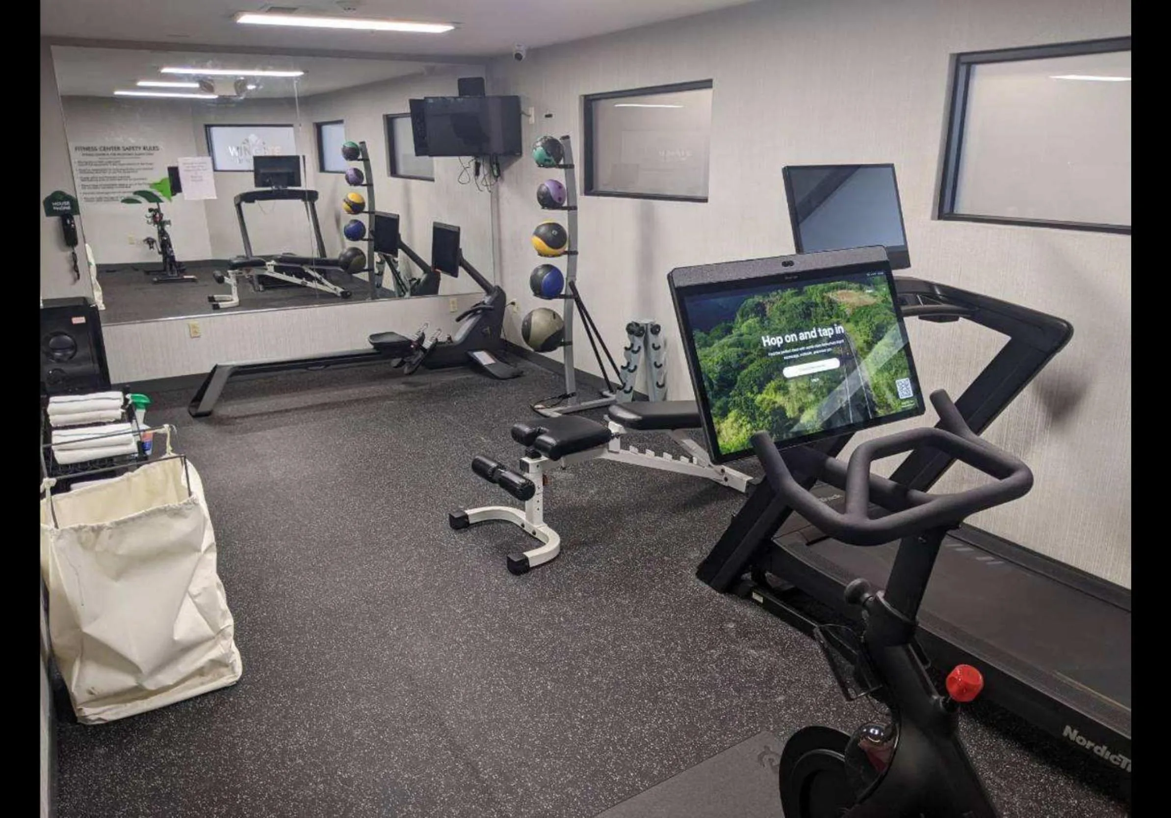 Fitness centre/facilities in Wingate by Wyndham Parkersburg-Vienna