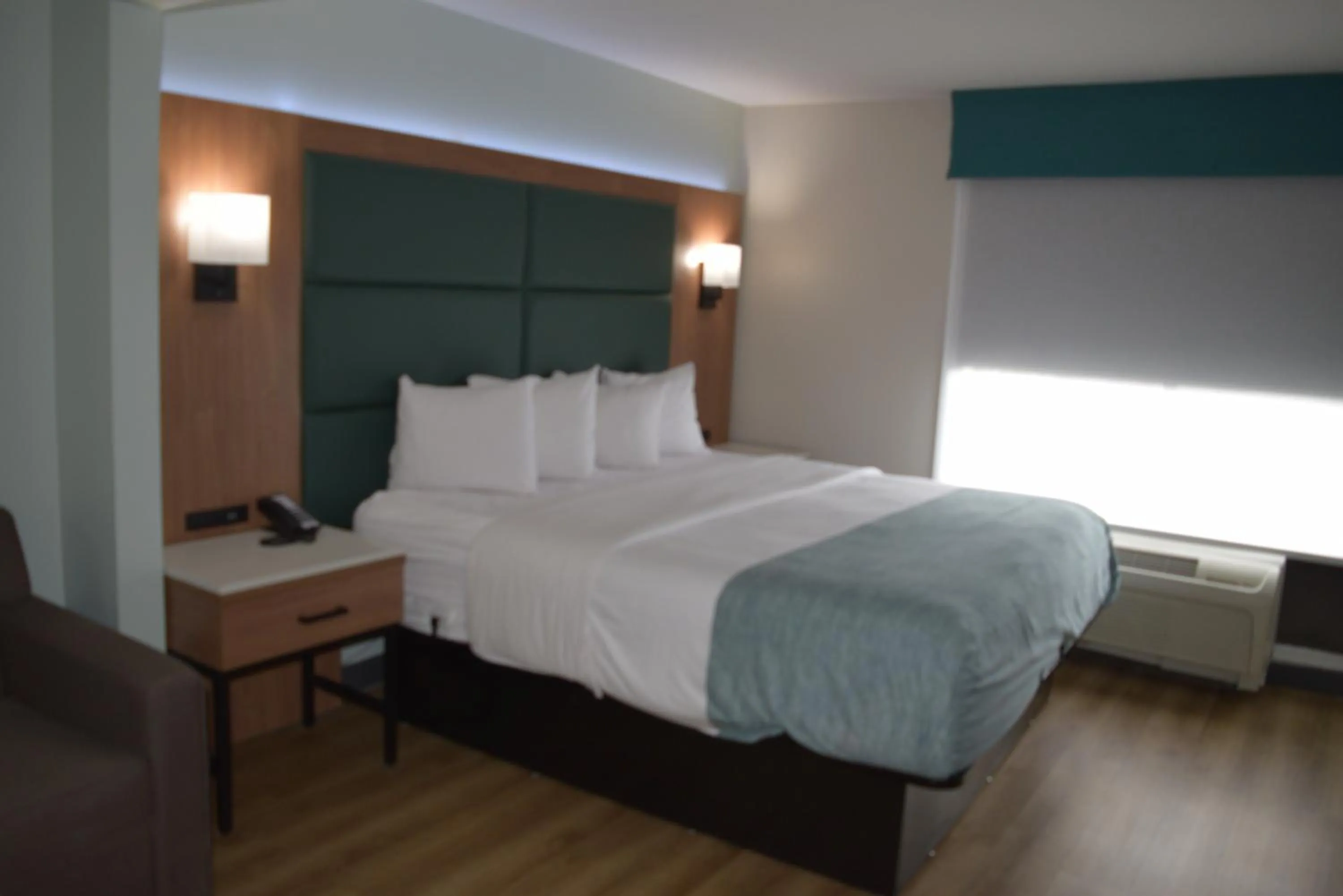 Bed in Wingate by Wyndham Parkersburg-Vienna