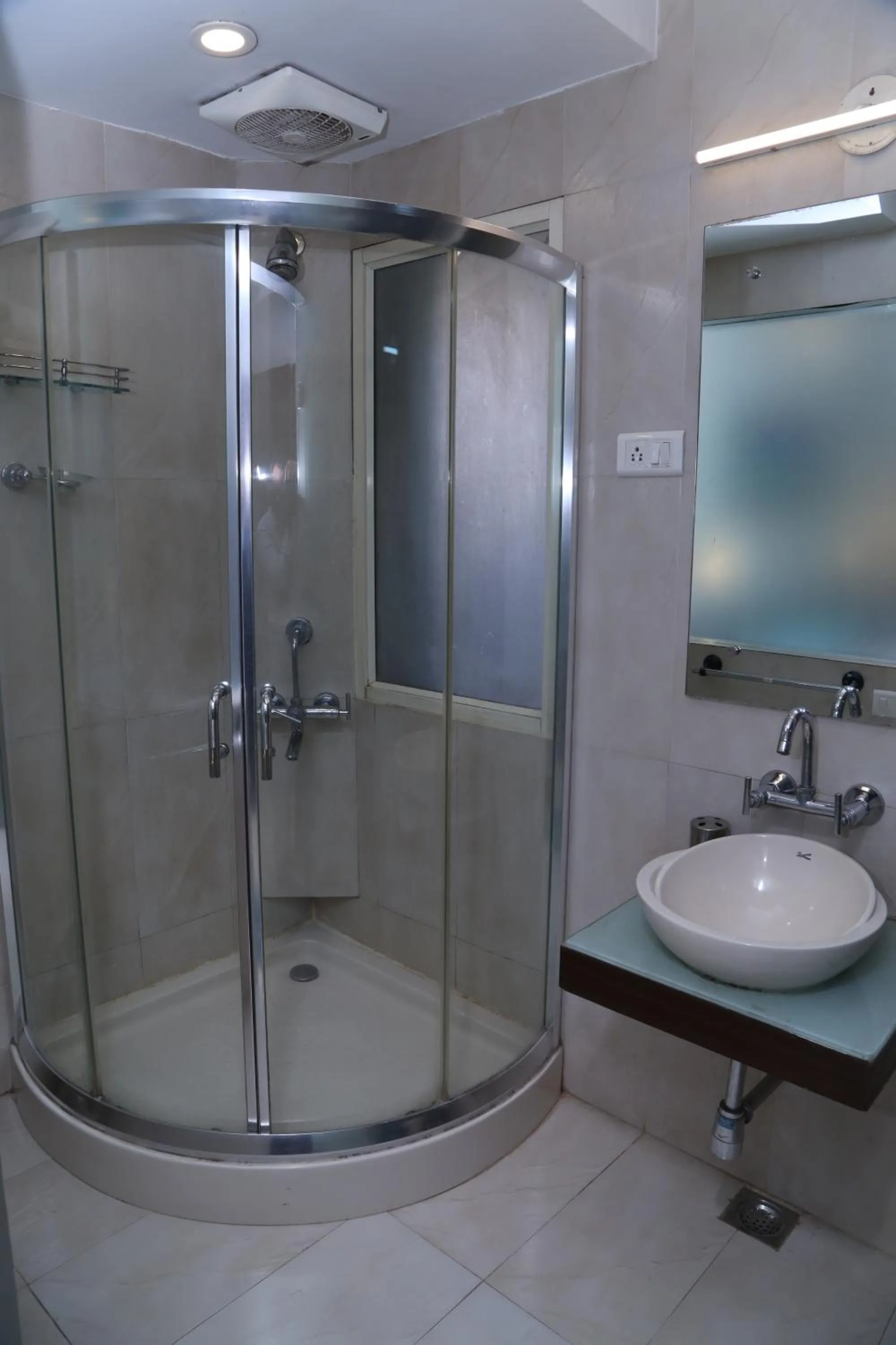 Shower in Terrace Gardens