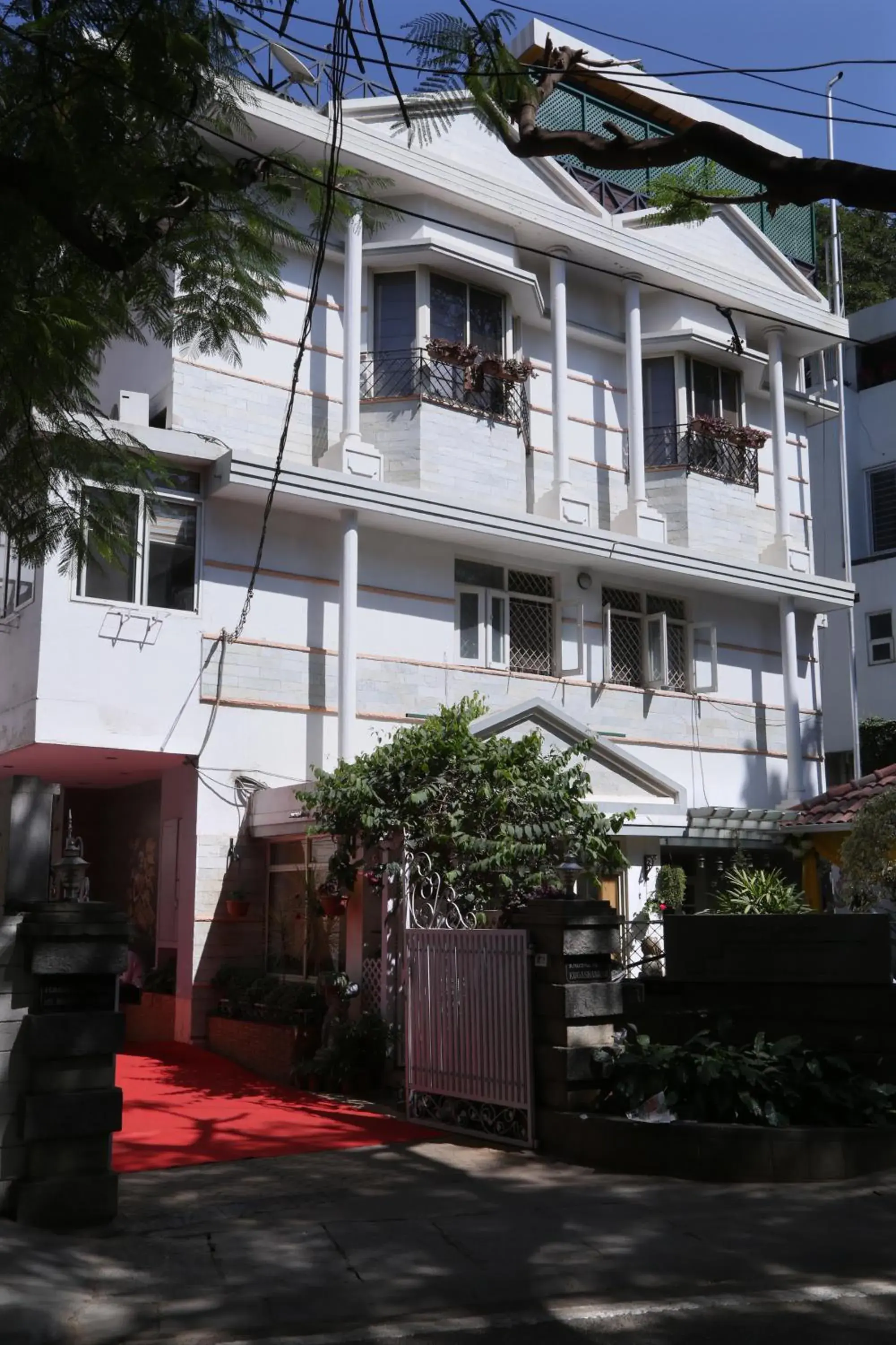 Facade/entrance in Terrace Gardens Facade/entrance in Terrace Gardens