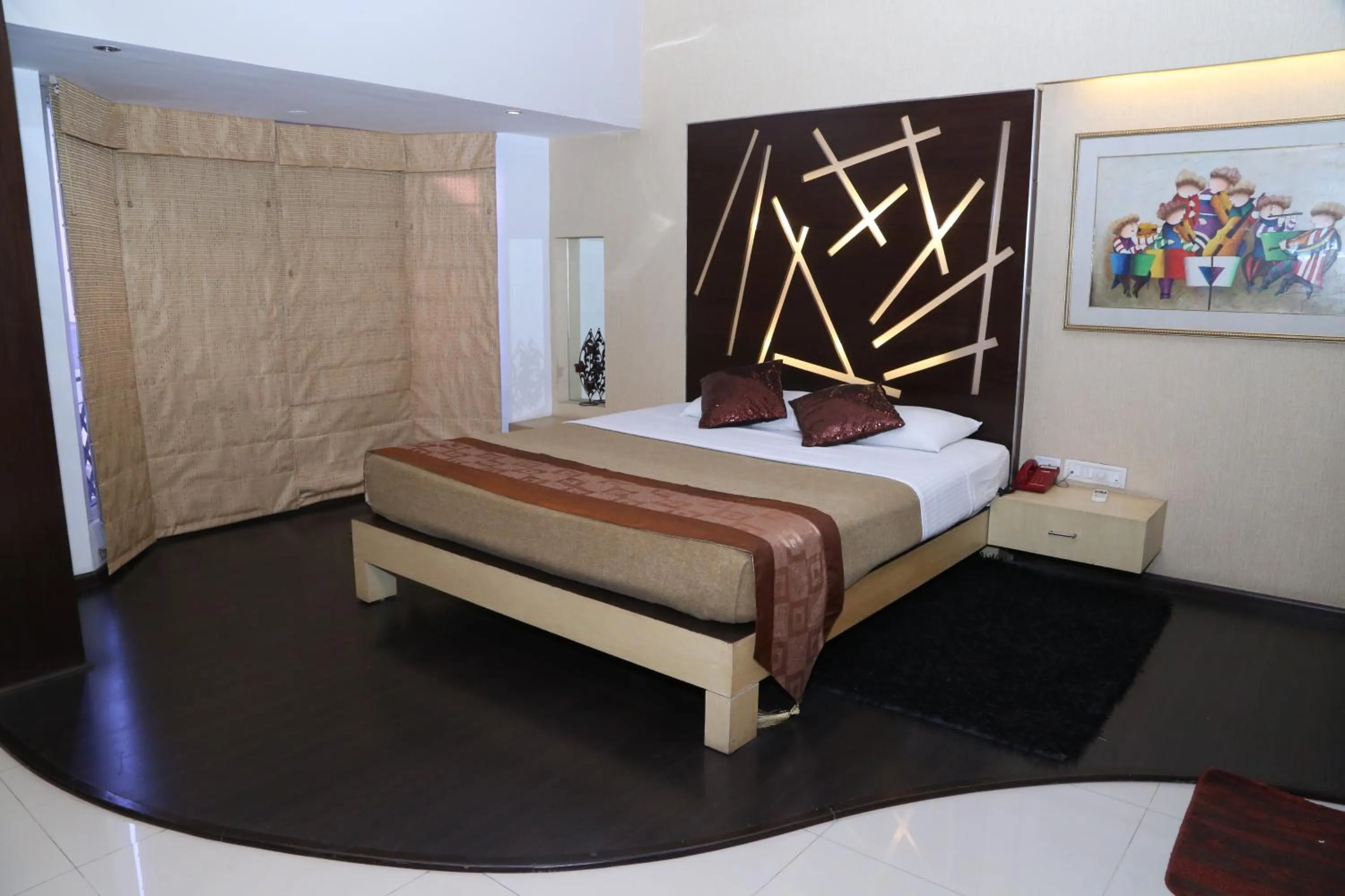 Photo of the whole room, Bed in Terrace Gardens