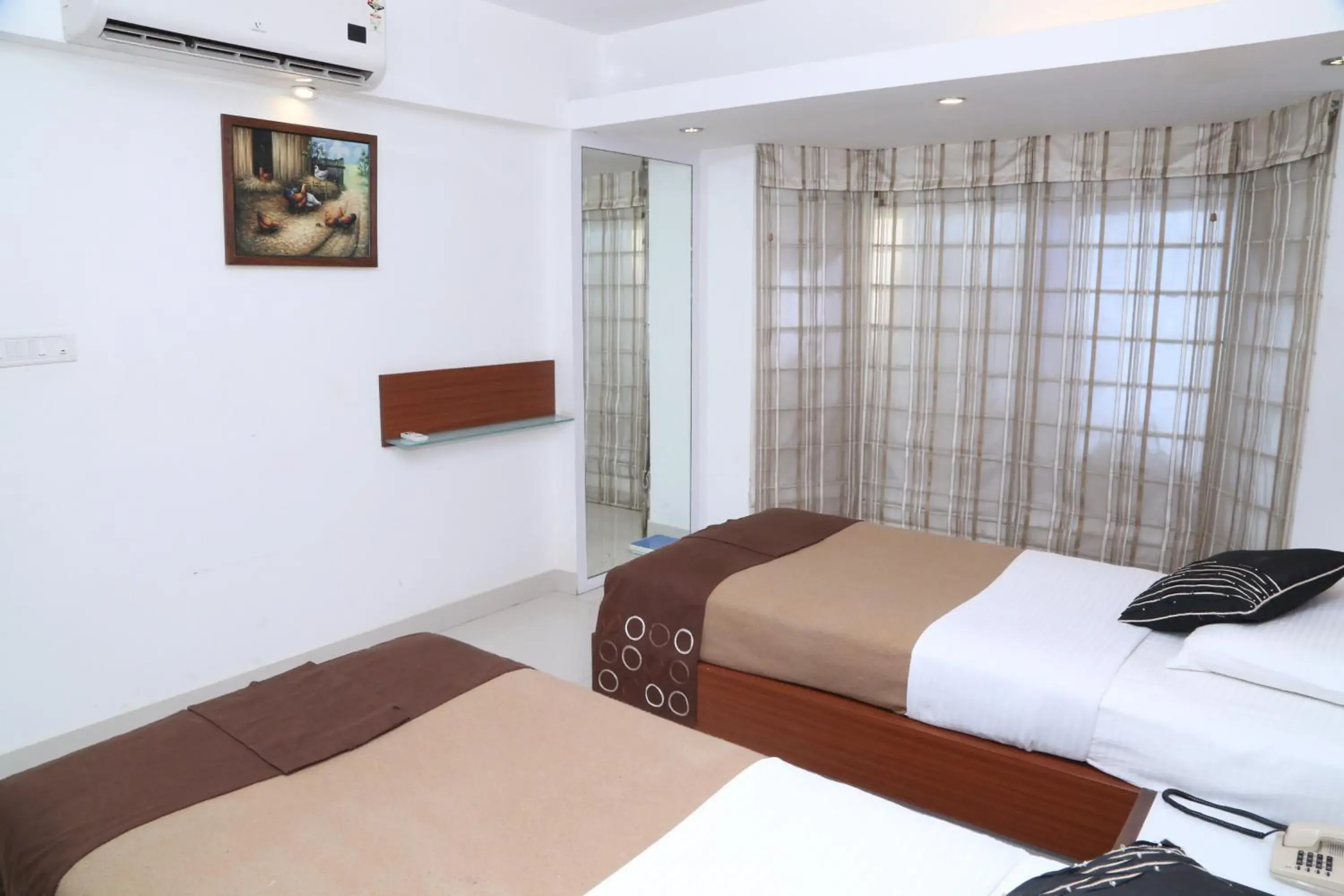 Photo of the whole room, Bed in Terrace Gardens Photo of the whole room, Bed in Terrace Gardens