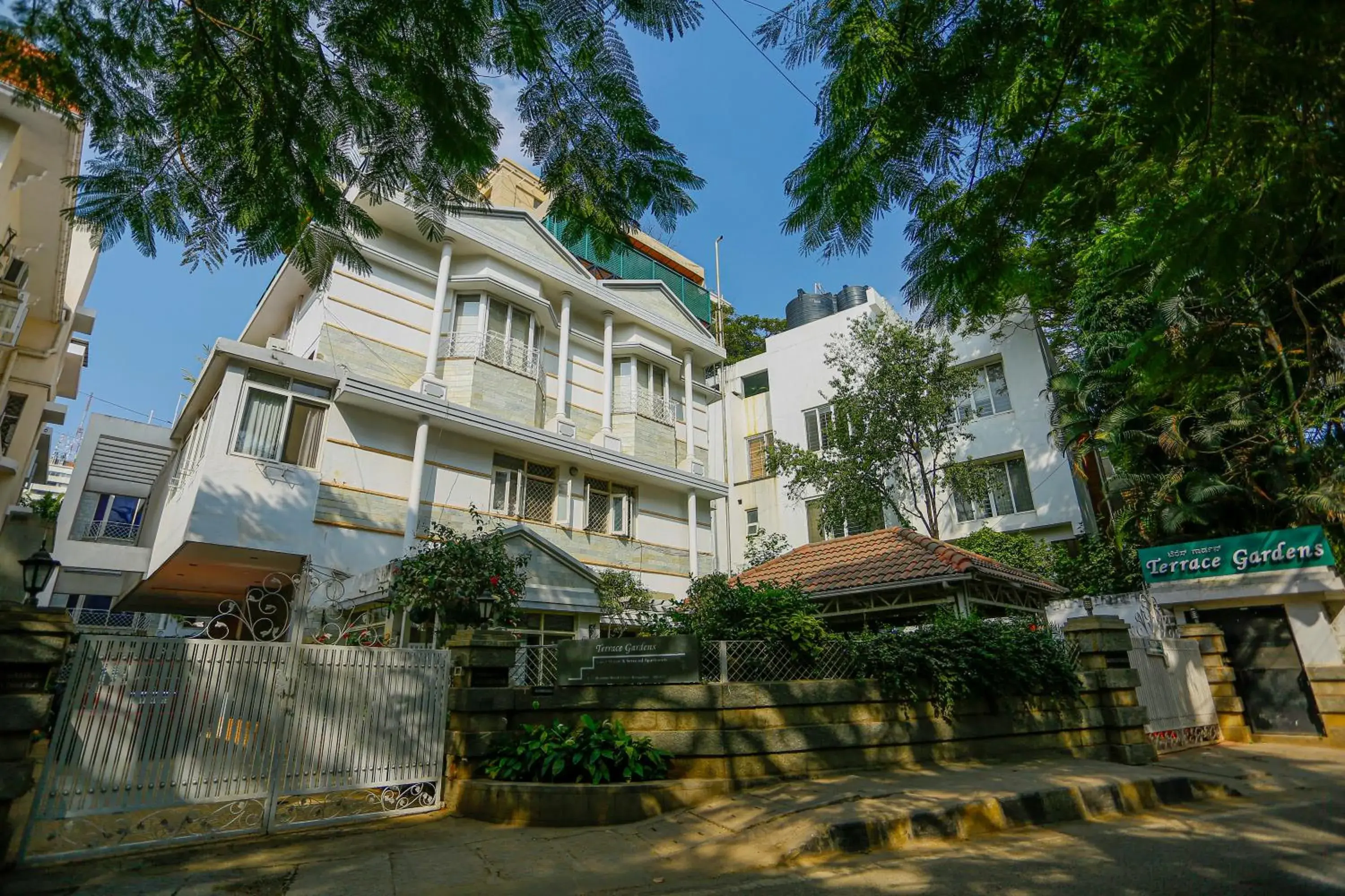 Property building in Terrace Gardens Property building in Terrace Gardens
