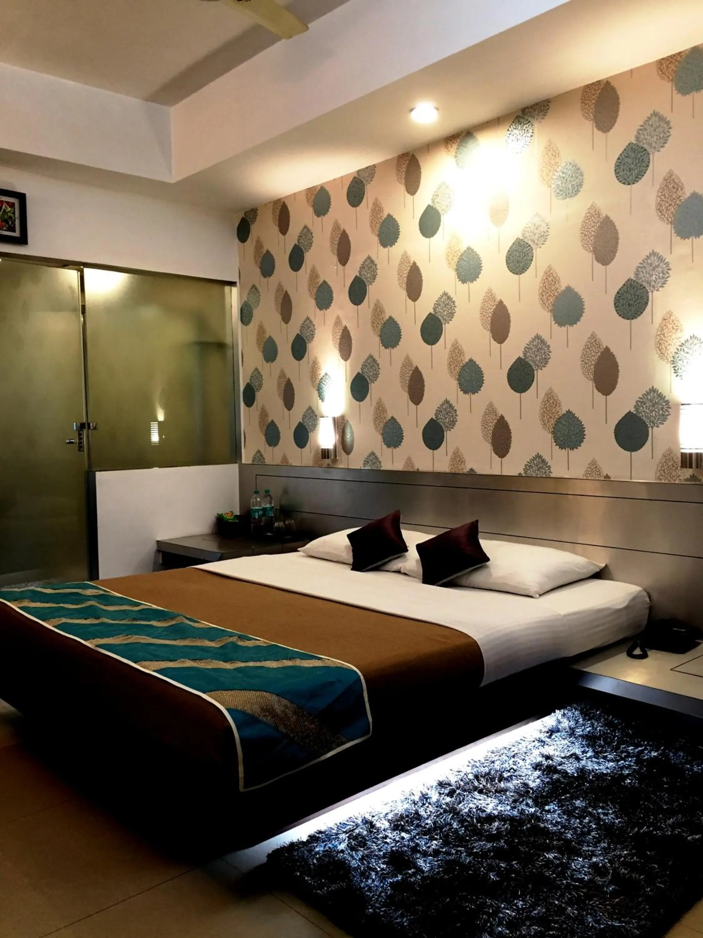 Photo of the whole room, Bed in Terrace Gardens