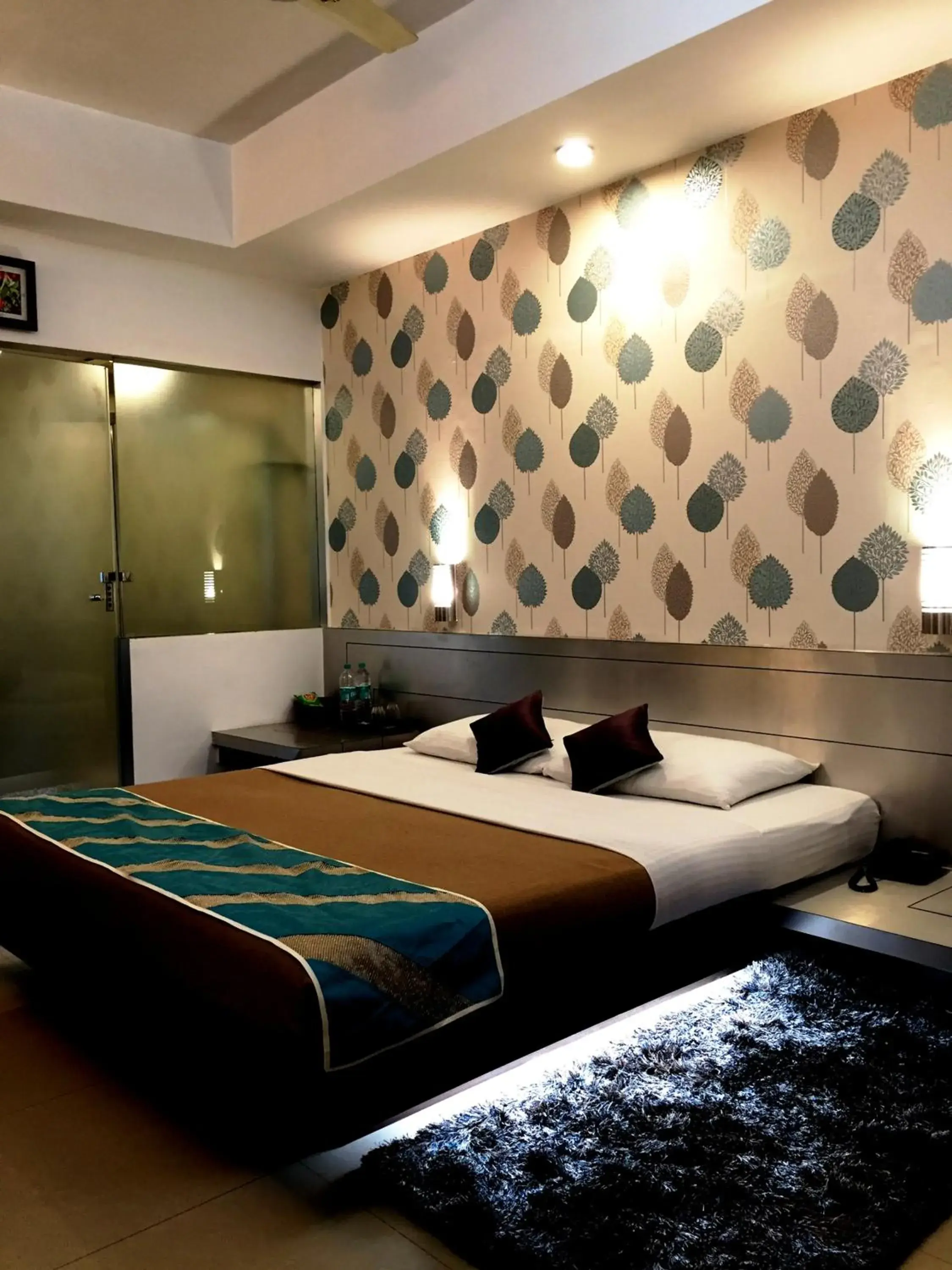 Photo of the whole room, Bed in Terrace Gardens Photo of the whole room, Bed in Terrace Gardens