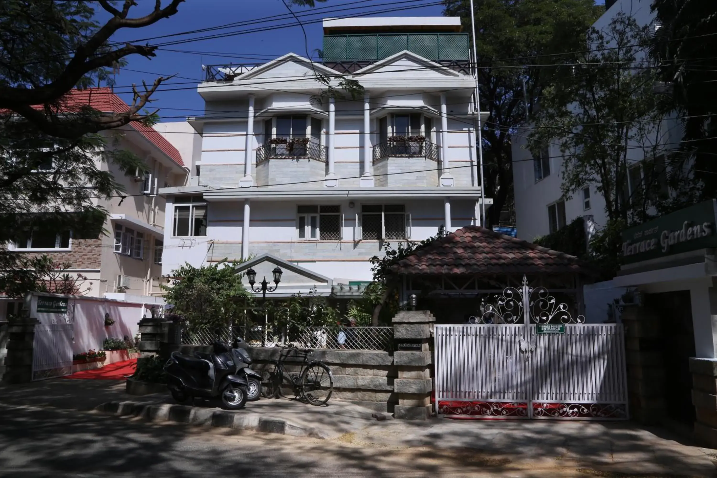 Facade/entrance in Terrace Gardens Facade/entrance in Terrace Gardens