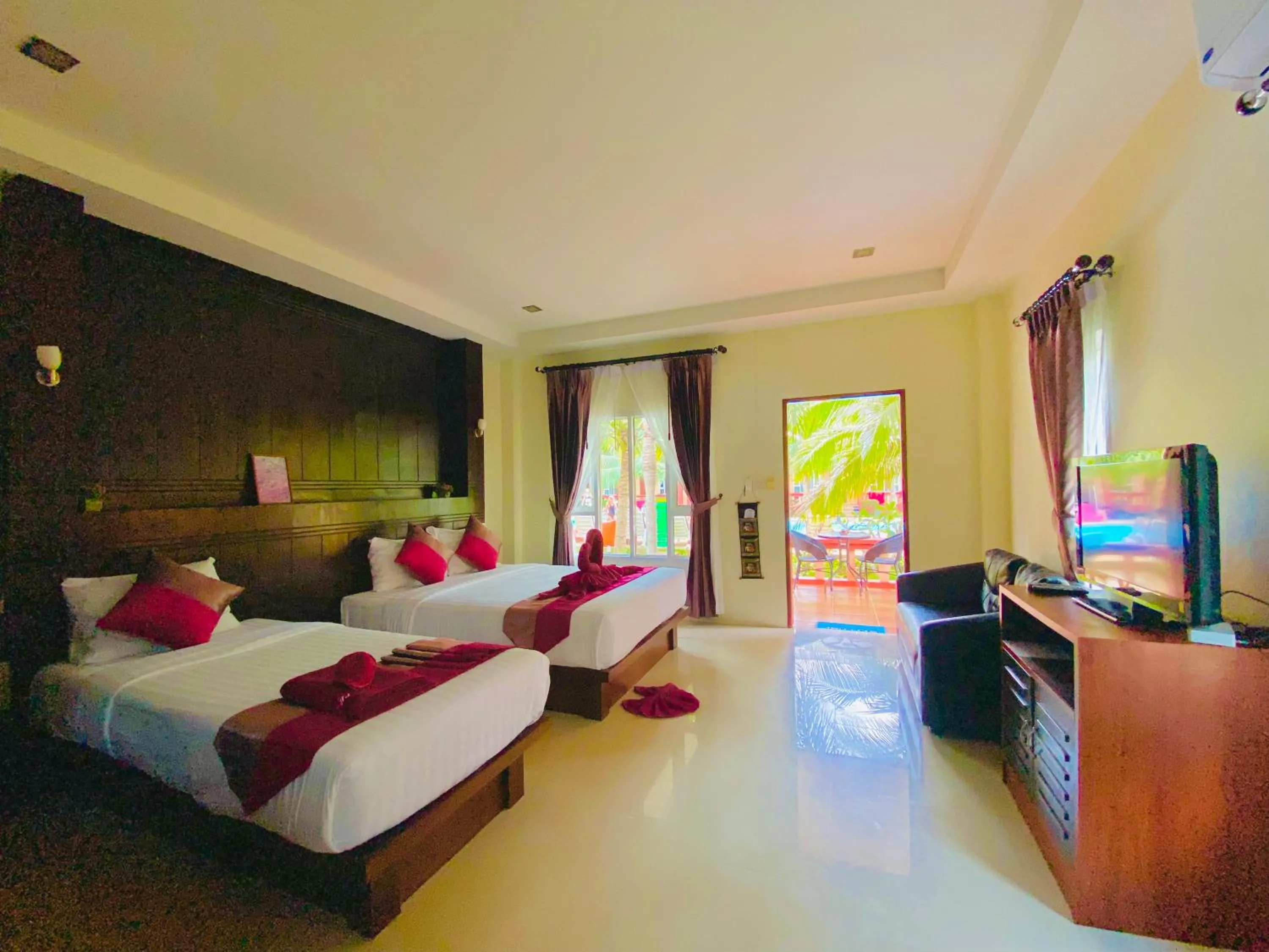 Bed in Peaceful Resort , Long Beach - Koh Lanta