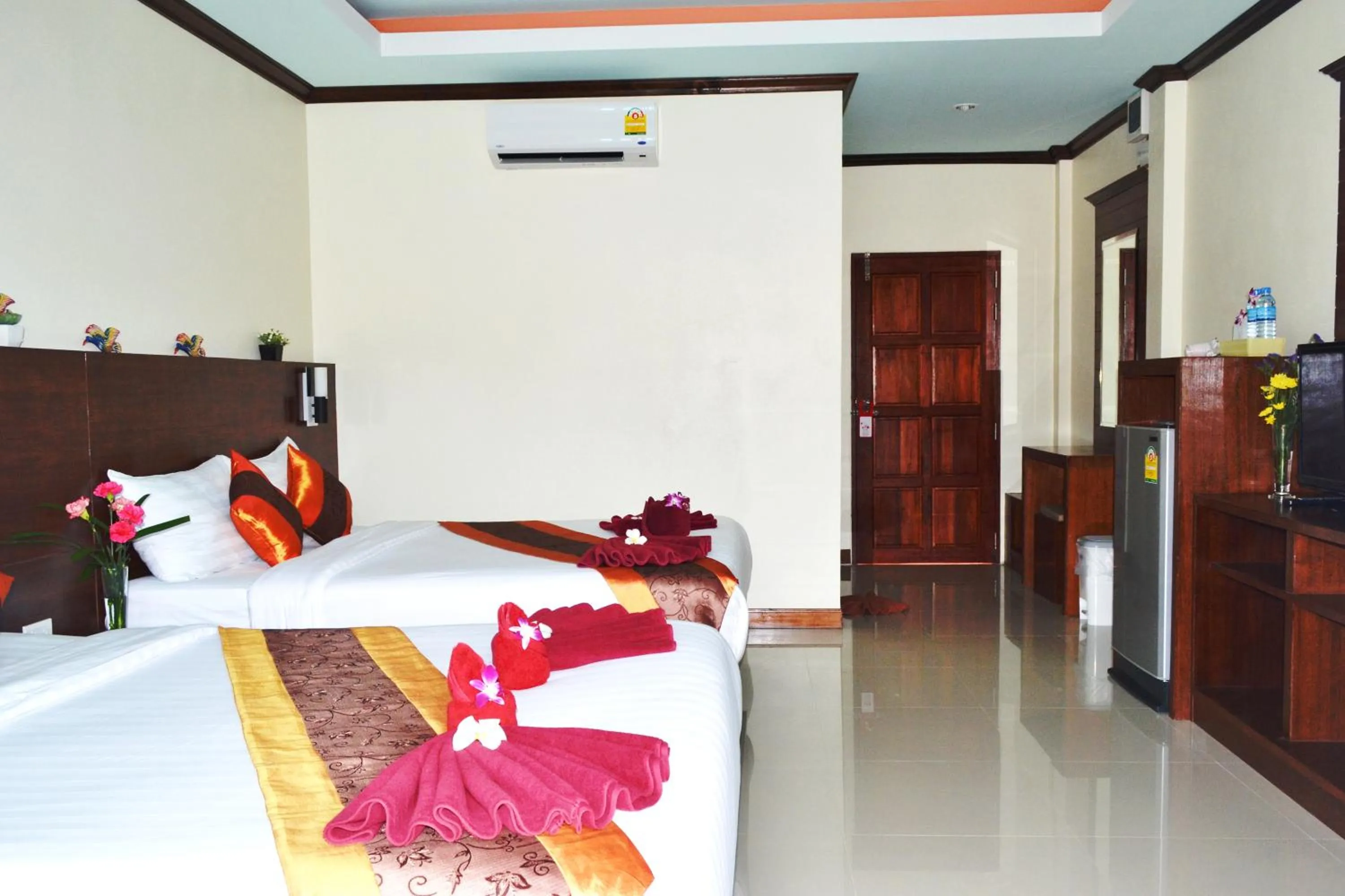 Photo of the whole room, Bed in Peaceful Resort , Long Beach - Koh Lanta