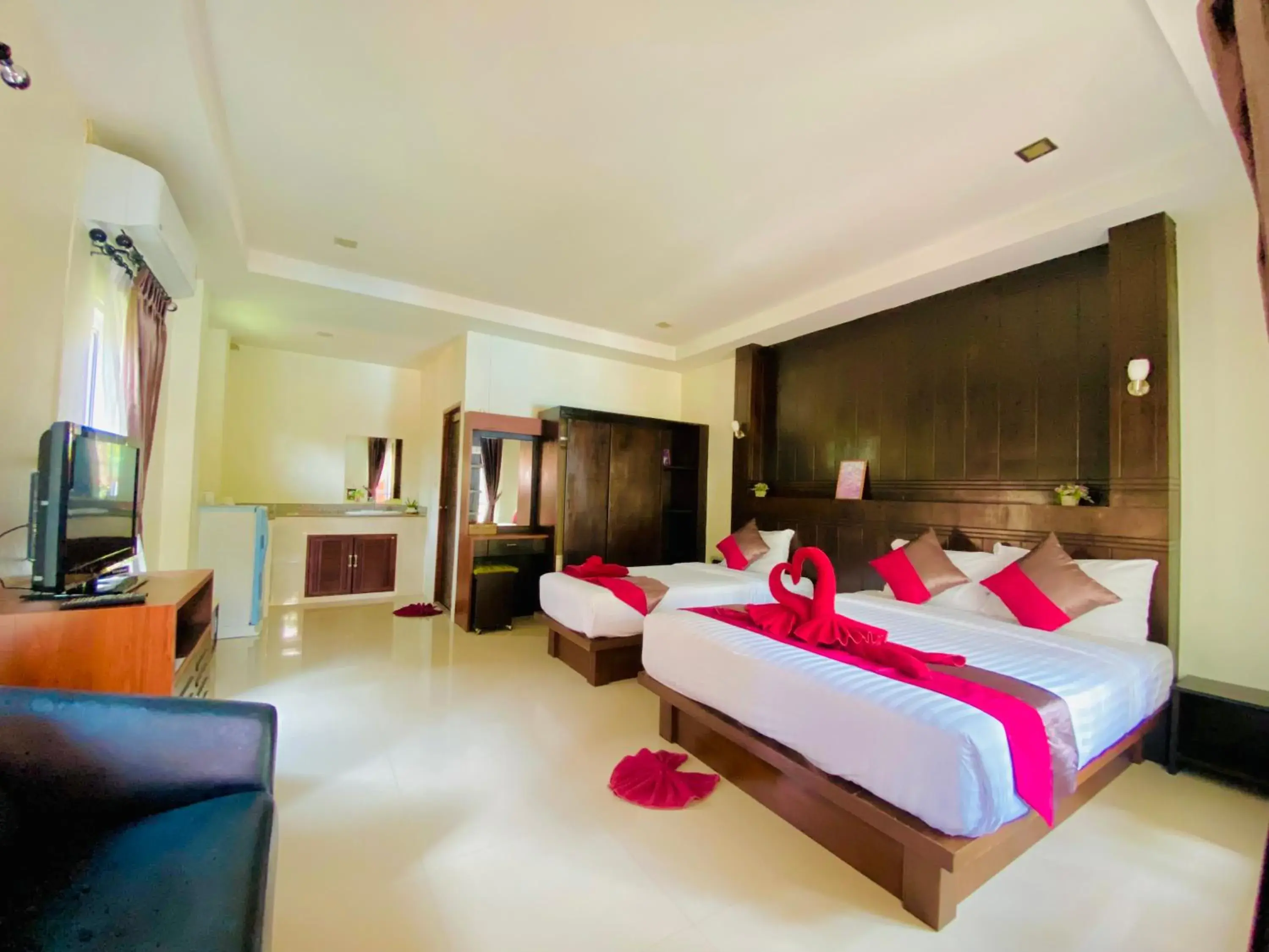 Bed in Peaceful Resort , Long Beach - Koh Lanta Bed in Peaceful Resort , Long Beach - Koh Lanta