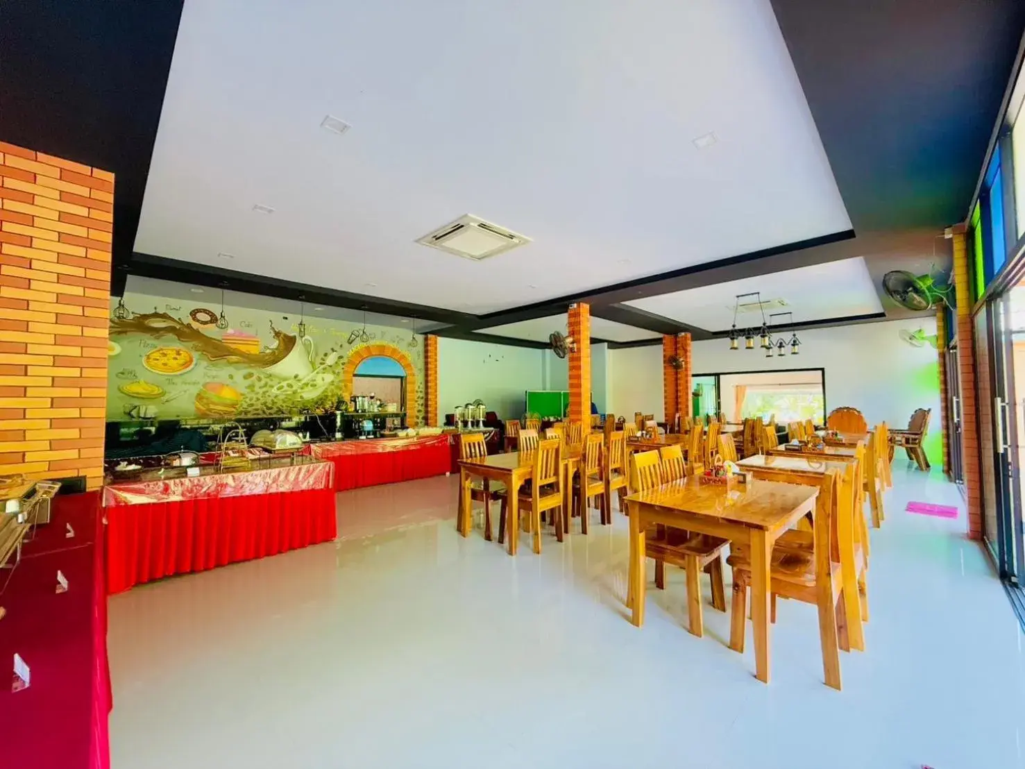 Restaurant/places to eat in Peaceful Resort , Long Beach - Koh Lanta Restaurant/places to eat in Peaceful Resort , Long Beach - Koh Lanta