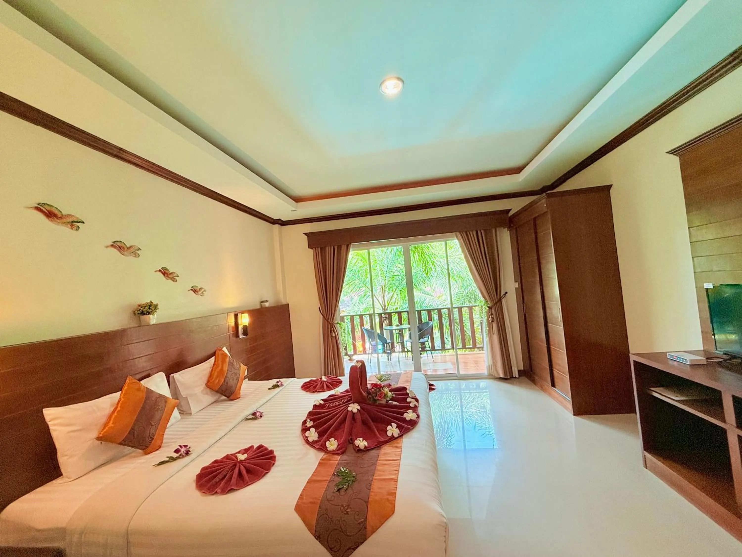 Bed in Peaceful Resort , Long Beach - Koh Lanta