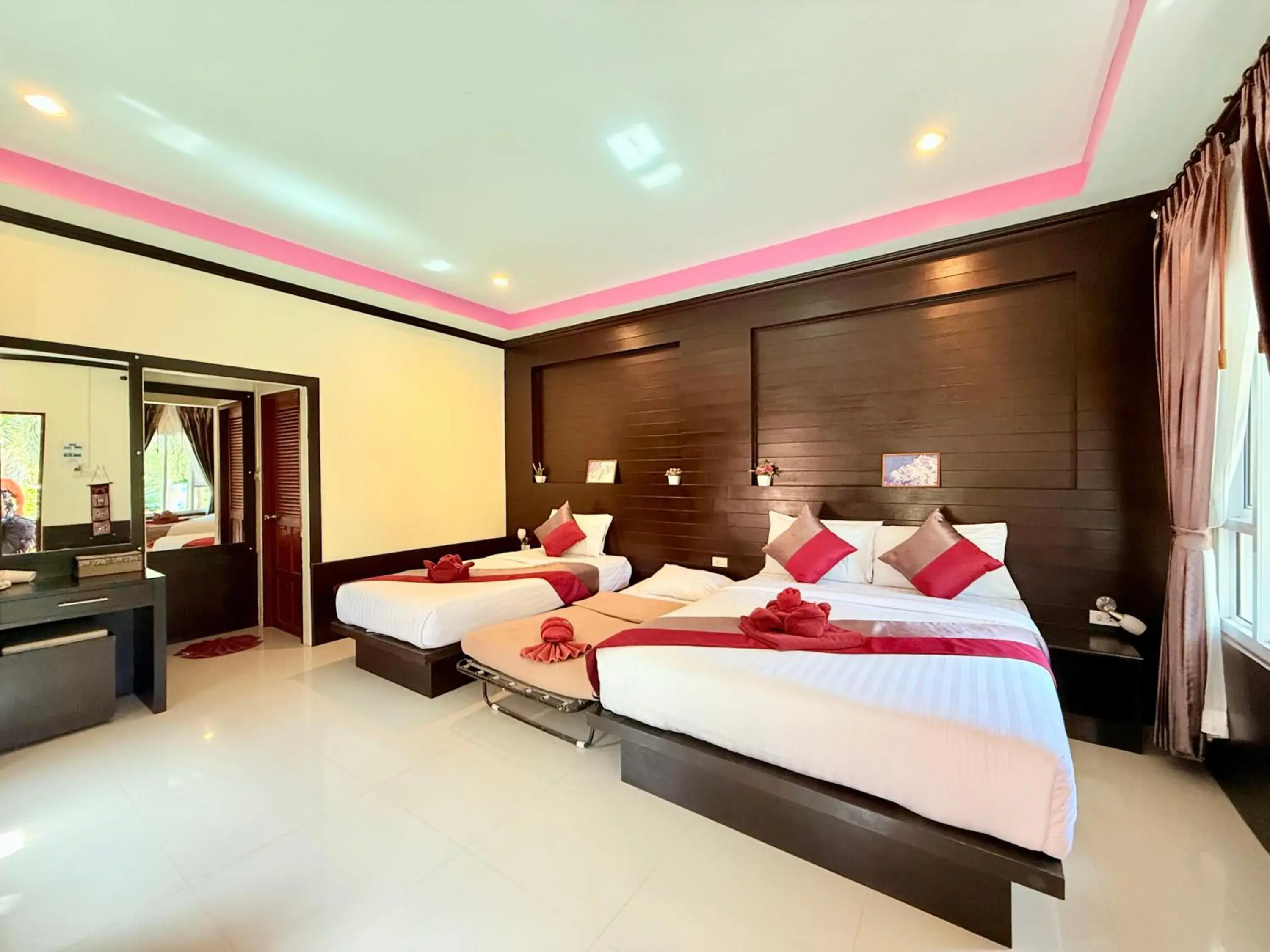 Bed in Peaceful Resort , Long Beach - Koh Lanta Bed in Peaceful Resort , Long Beach - Koh Lanta