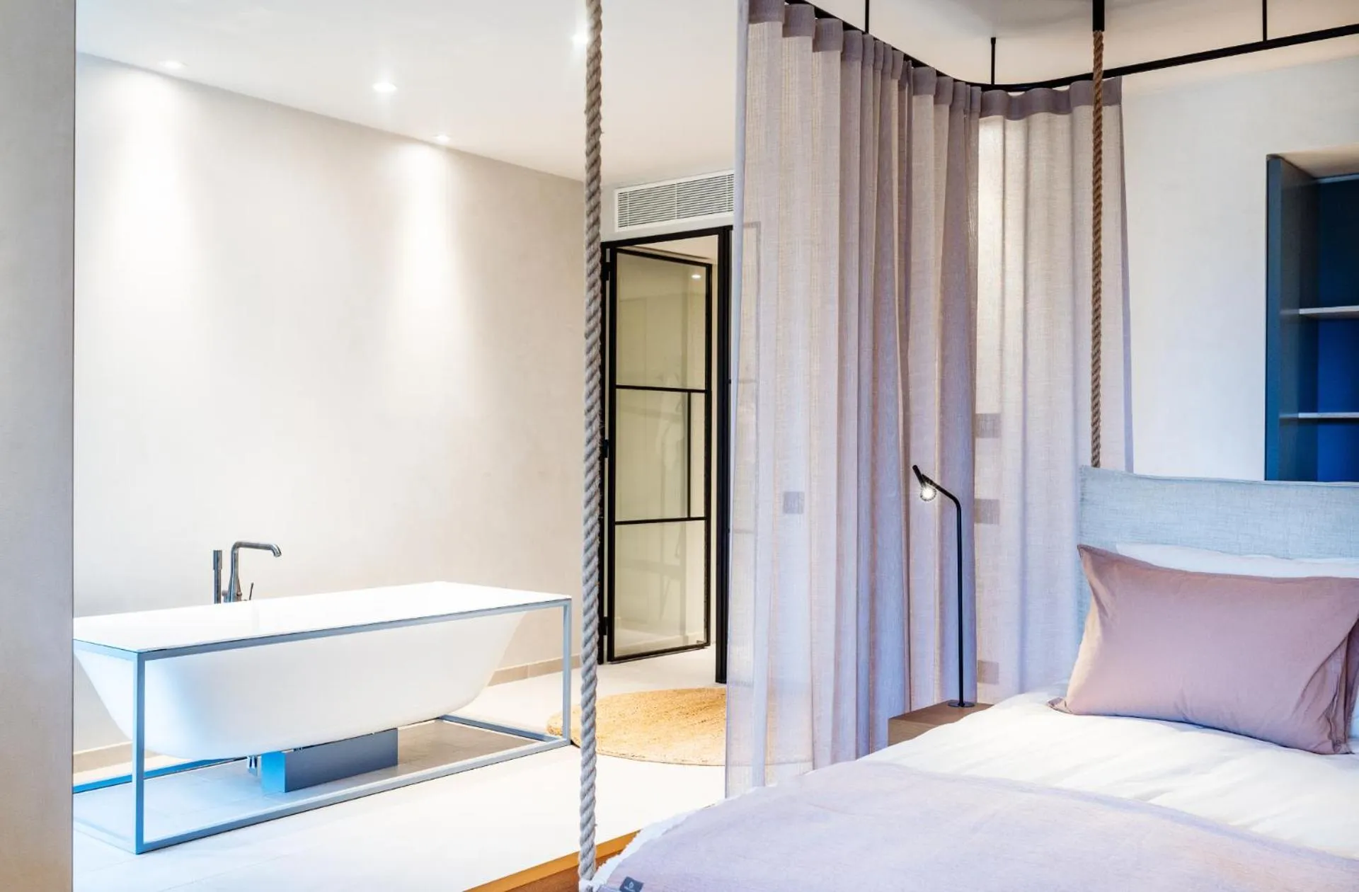 Bedroom, Bed in A-ROSA Gardasee