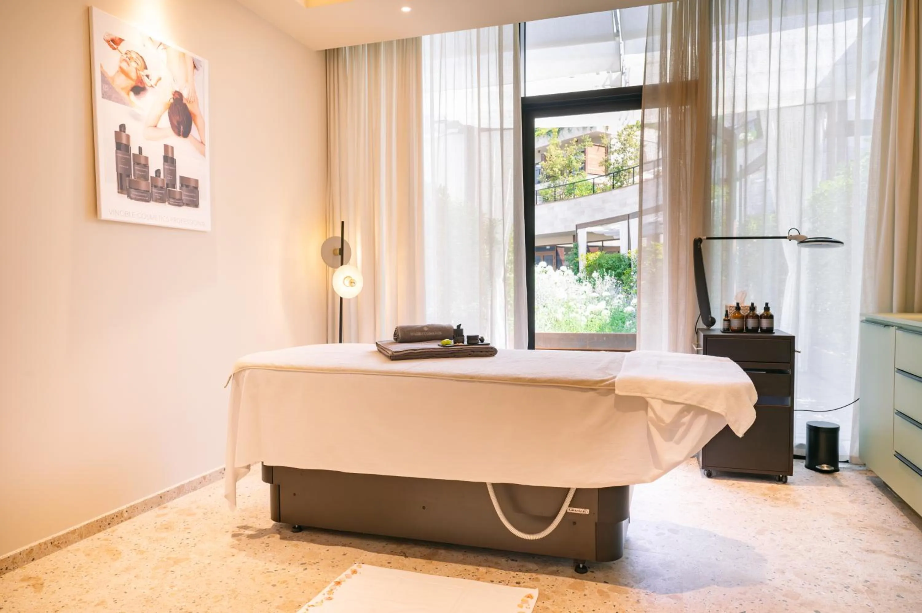 Spa and wellness centre/facilities, Bed in A-ROSA Gardasee