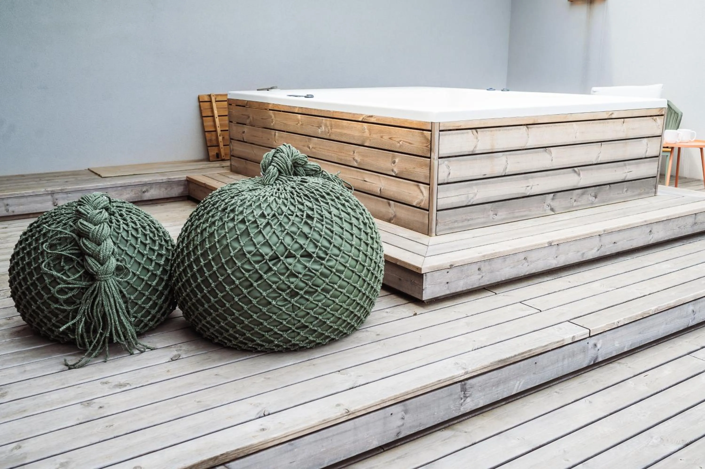 Hot Tub in A-ROSA Gardasee