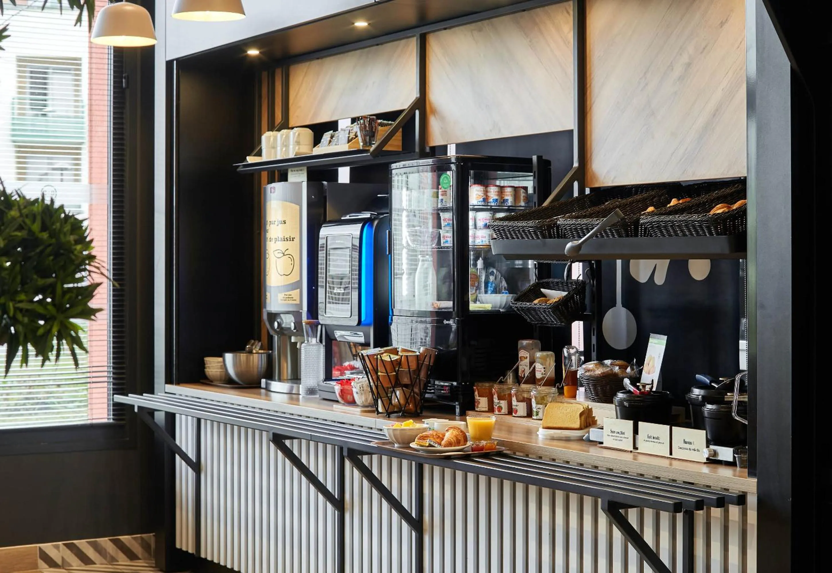 Breakfast in B&B HOTEL Bois d'Arcy Saint Quentin en Yvelines