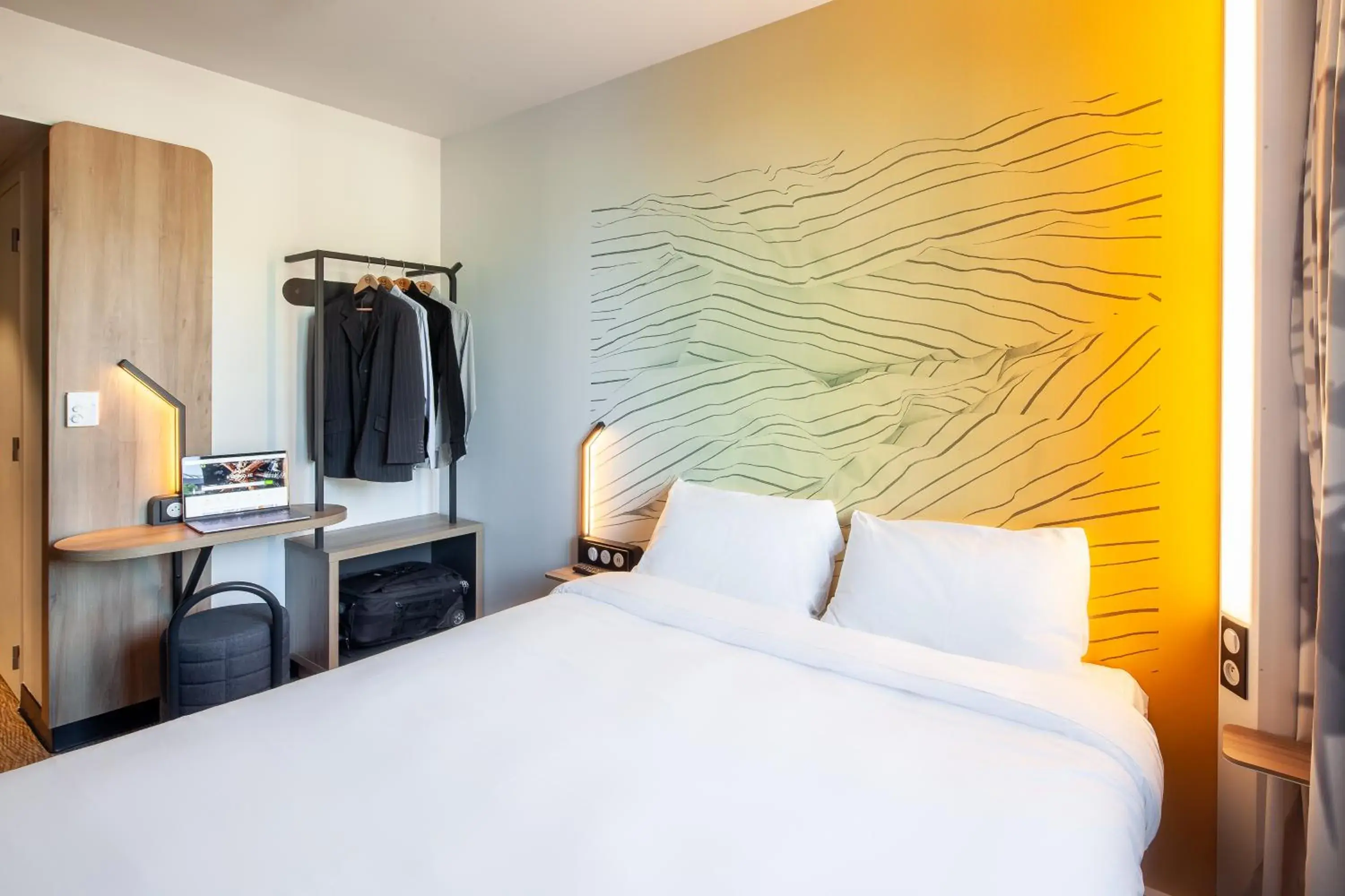 Bedroom, Bed in B&B HOTEL Bois d'Arcy Saint Quentin en Yvelines